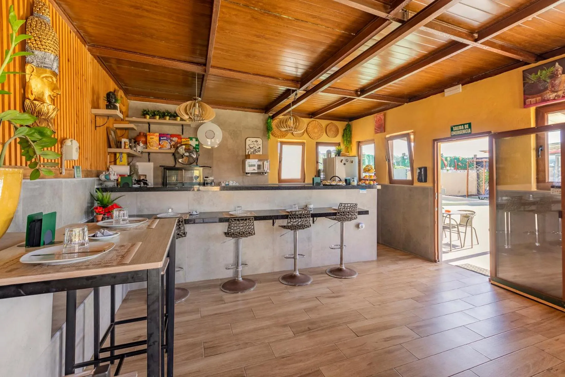 VALTISYA POOL AND AIRPORT