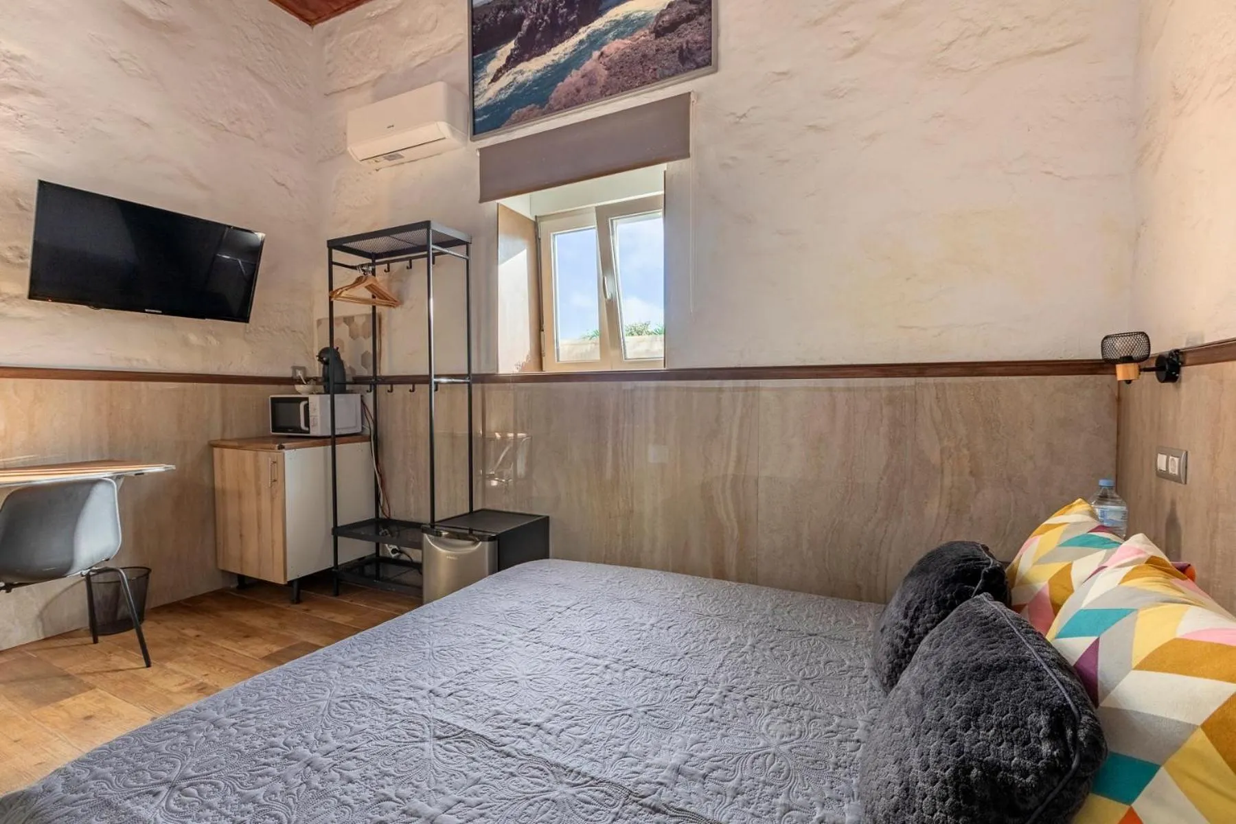 Bed in VALTISYA POOL AND AIRPORT