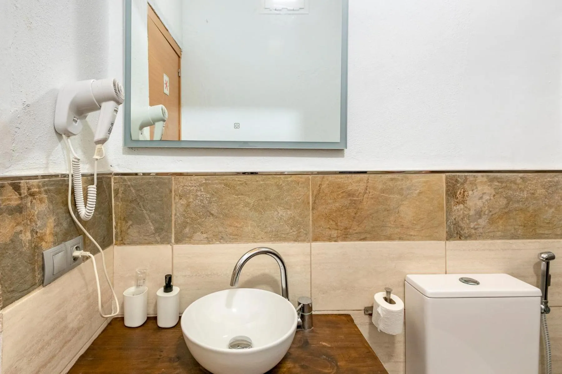 VALTISYA POOL AND AIRPORT