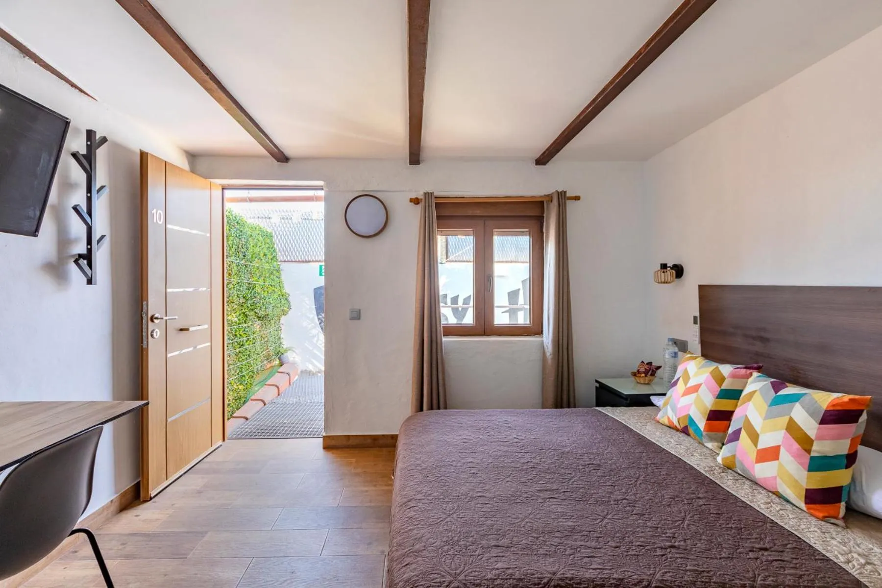 Bed in VALTISYA POOL AND AIRPORT