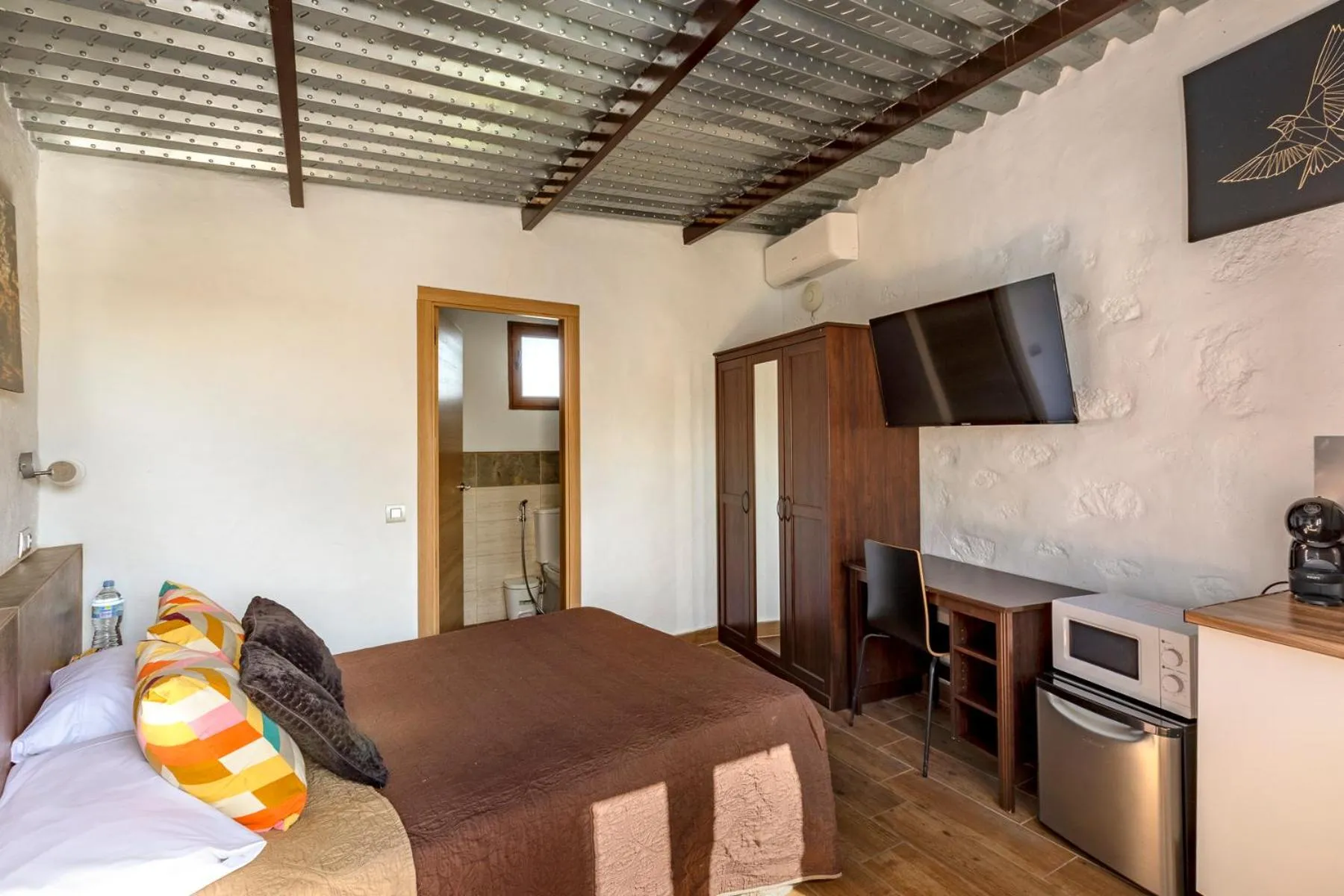 Bed in VALTISYA POOL AND AIRPORT