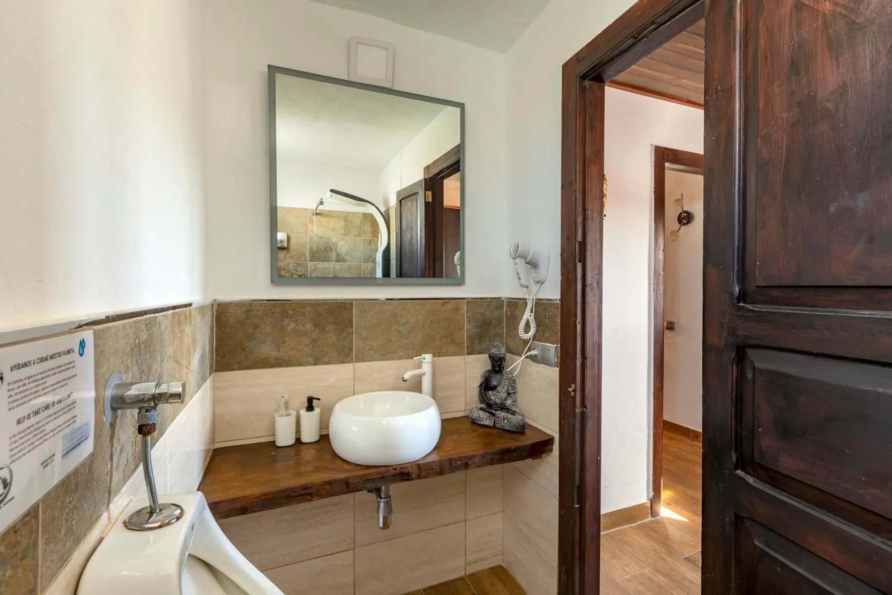 VALTISYA POOL AND AIRPORT