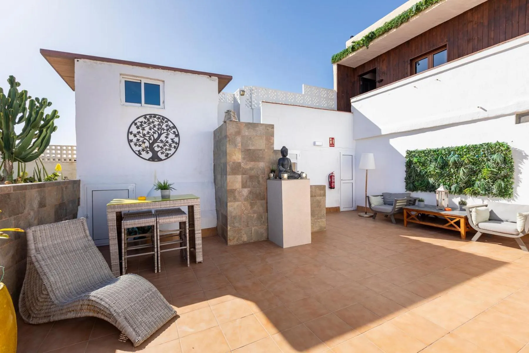 VALTISYA POOL AND AIRPORT