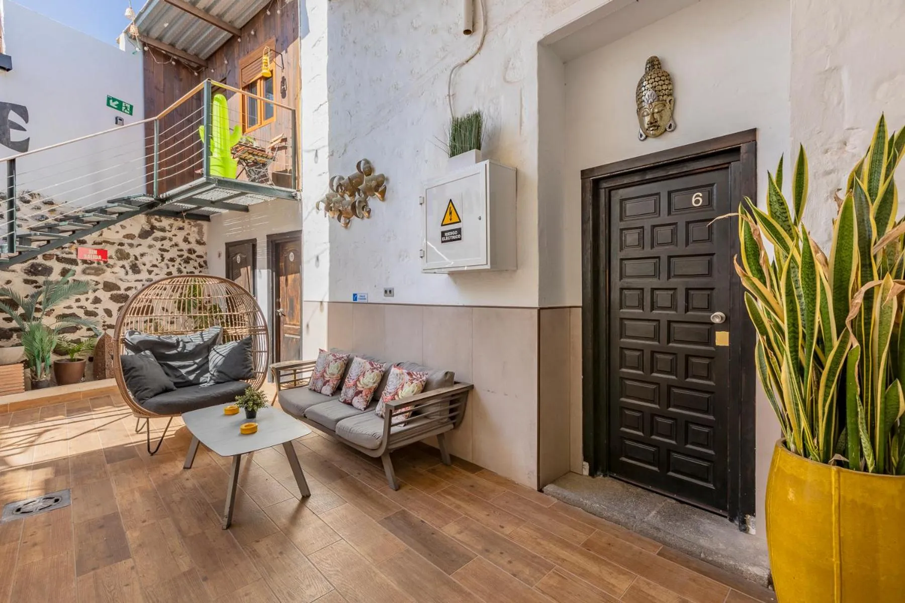 VALTISYA POOL AND AIRPORT