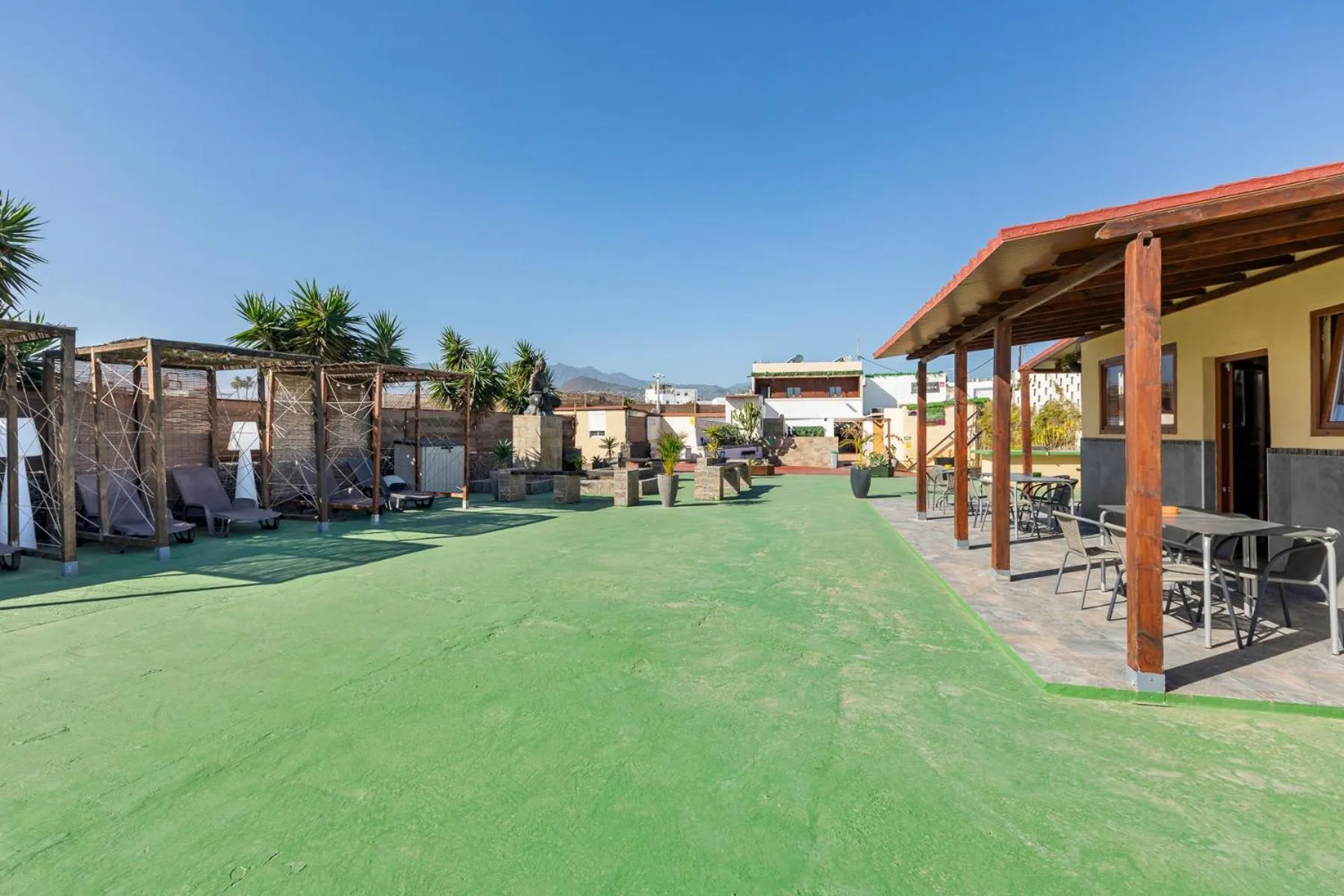 VALTISYA POOL AND AIRPORT