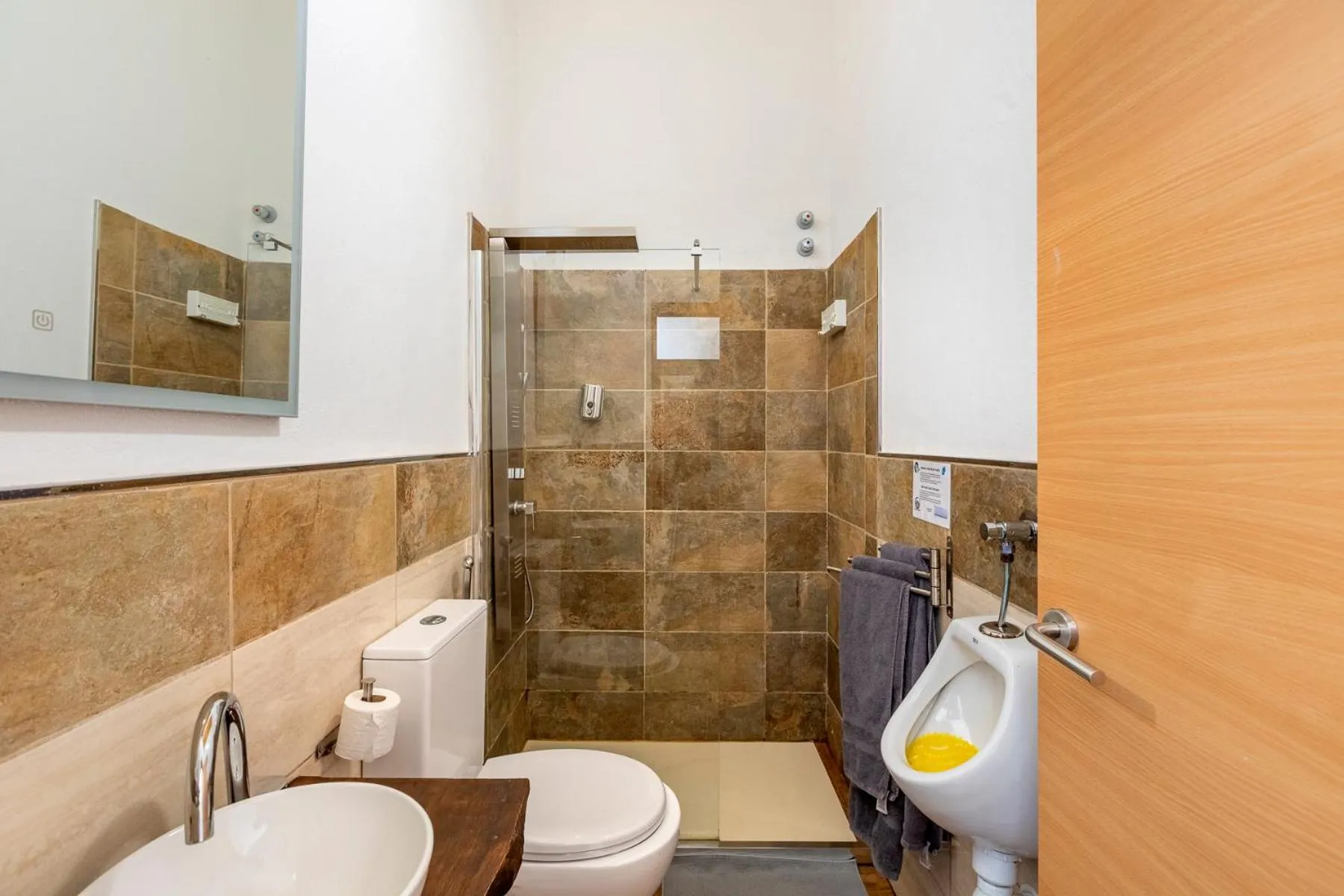 VALTISYA POOL AND AIRPORT