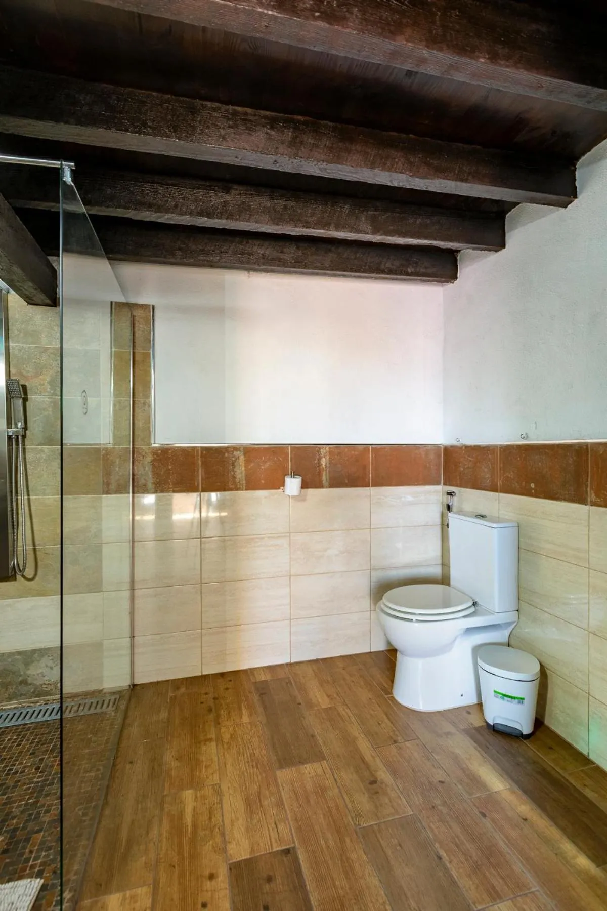 VALTISYA POOL AND AIRPORT