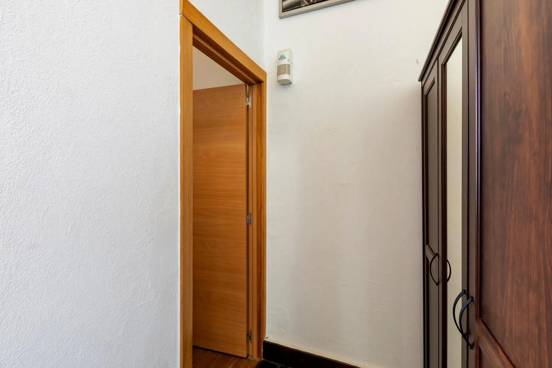 VALTISYA POOL AND AIRPORT