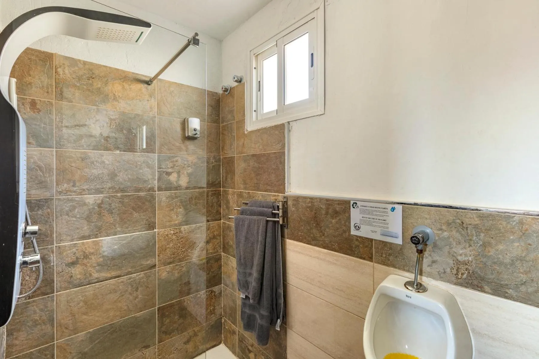 VALTISYA POOL AND AIRPORT