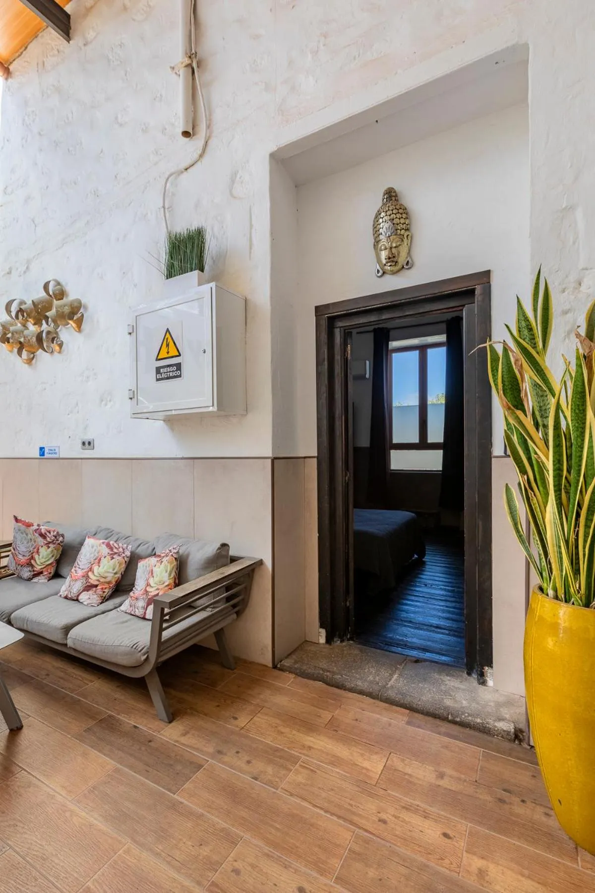 VALTISYA POOL AND AIRPORT