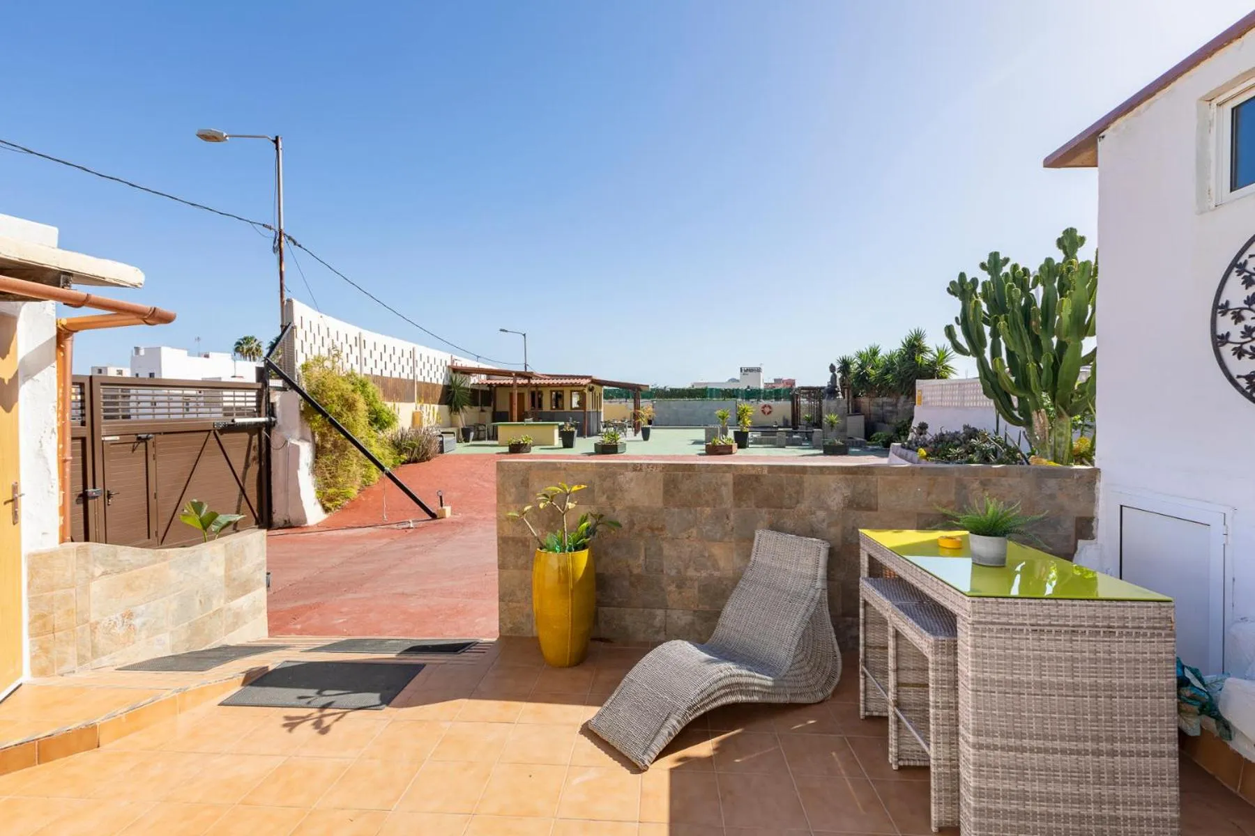 VALTISYA POOL AND AIRPORT