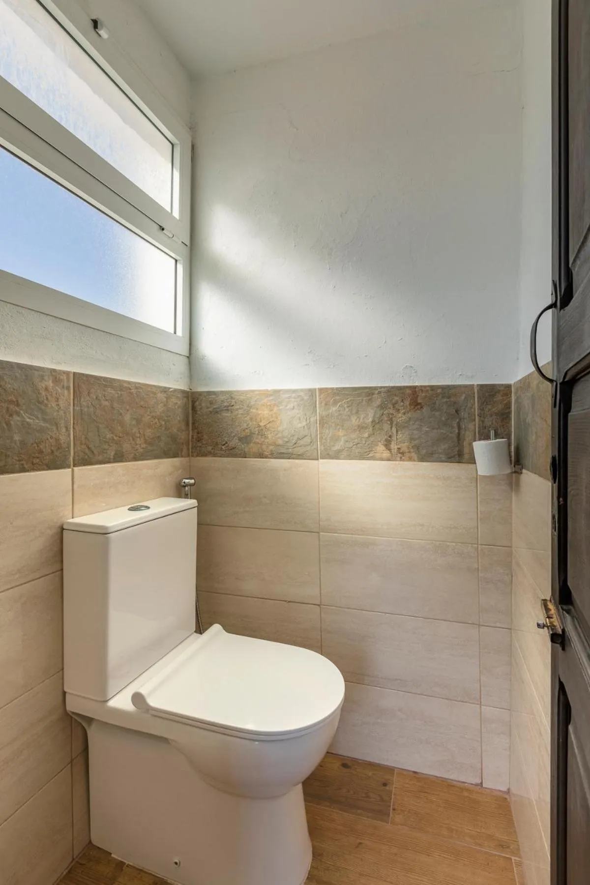 VALTISYA POOL AND AIRPORT