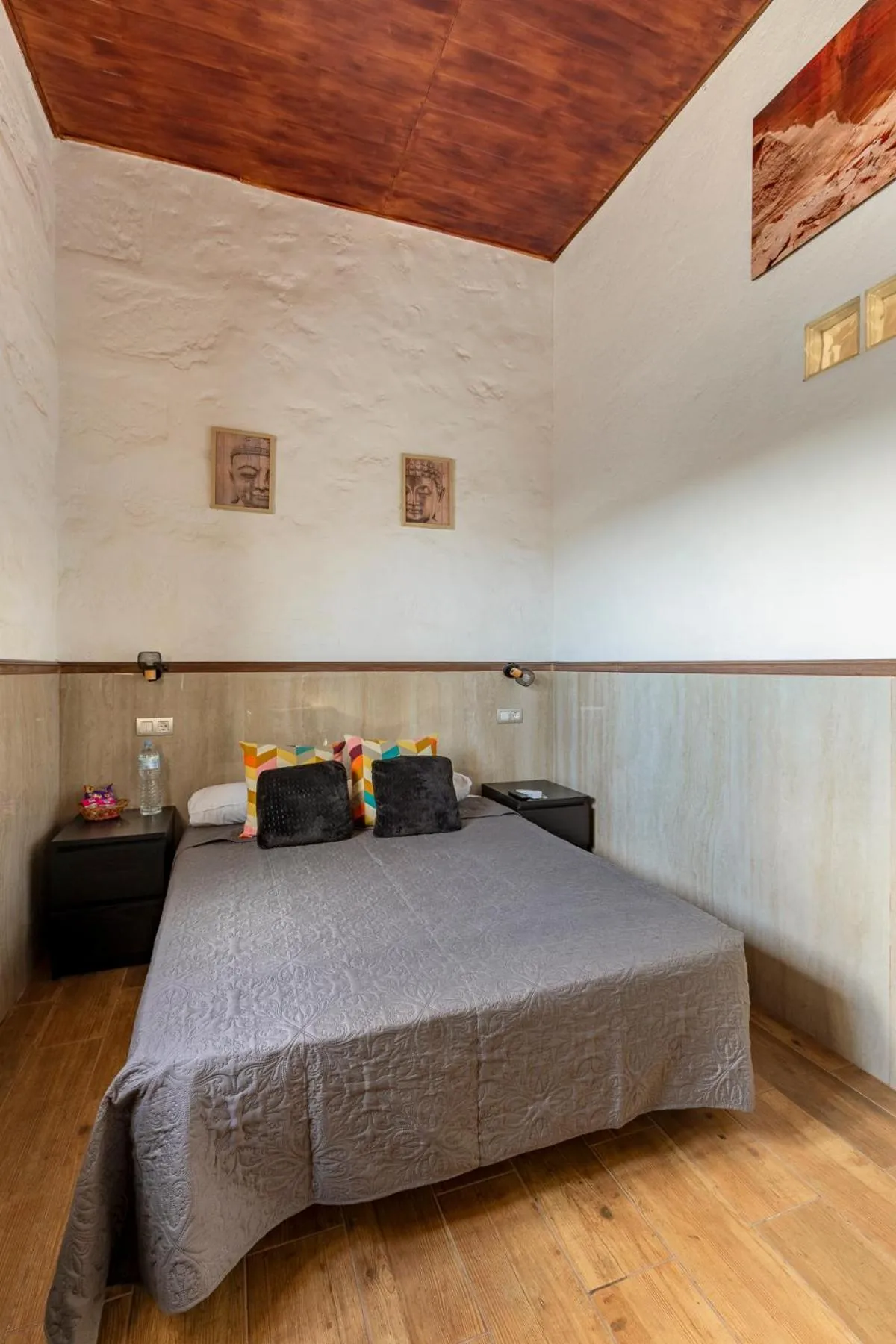 Bed in VALTISYA POOL AND AIRPORT