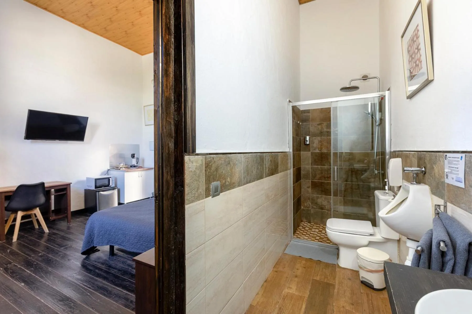 VALTISYA POOL AND AIRPORT