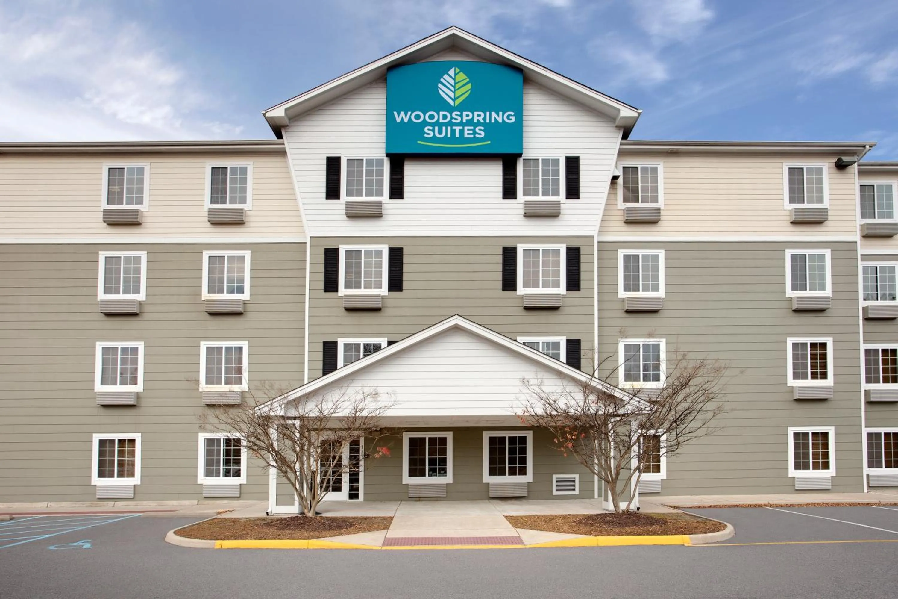 Property building in WoodSpring Suites Clarksville Ft. Campbell