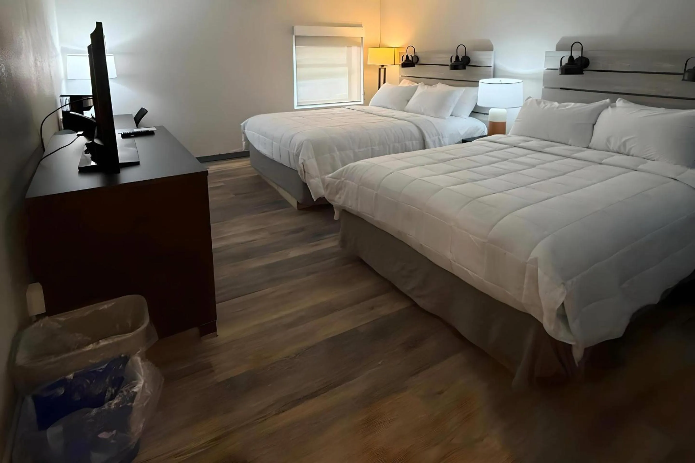 Bedroom, Bed in Germaine Inn South Portland