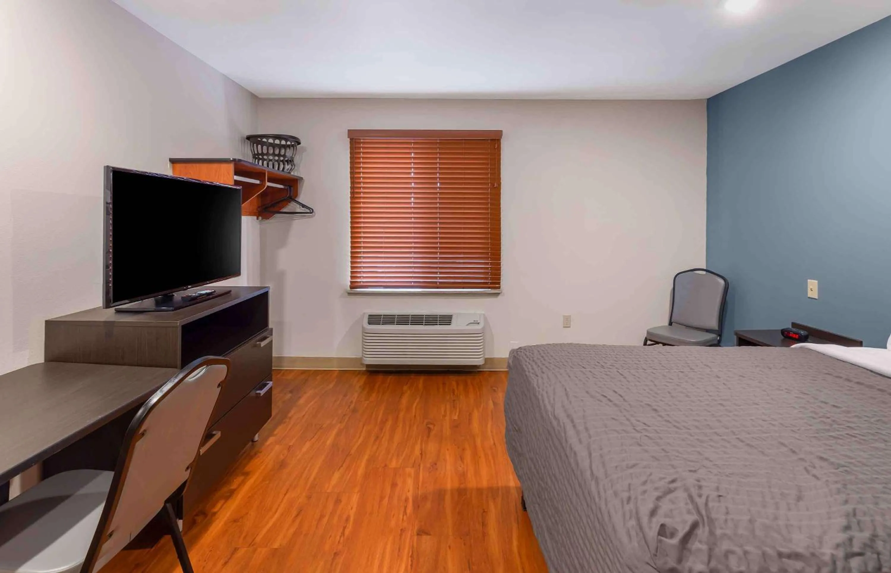 Bedroom, Bed in Extended Stay America Select Suites - Fayetteville - Cliffdale