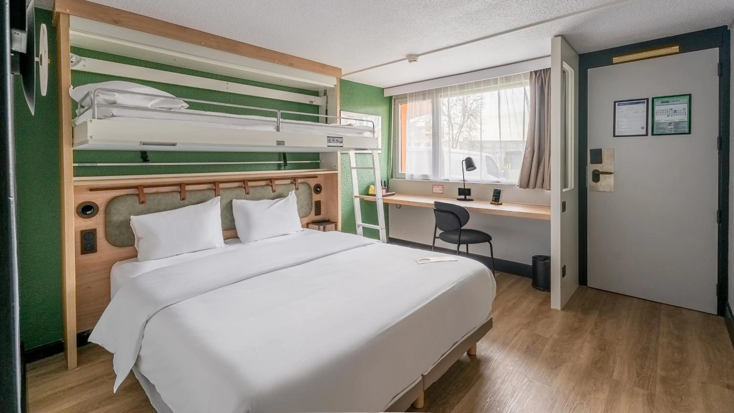 Bed in Campanile NATURE - Bordeaux Lac