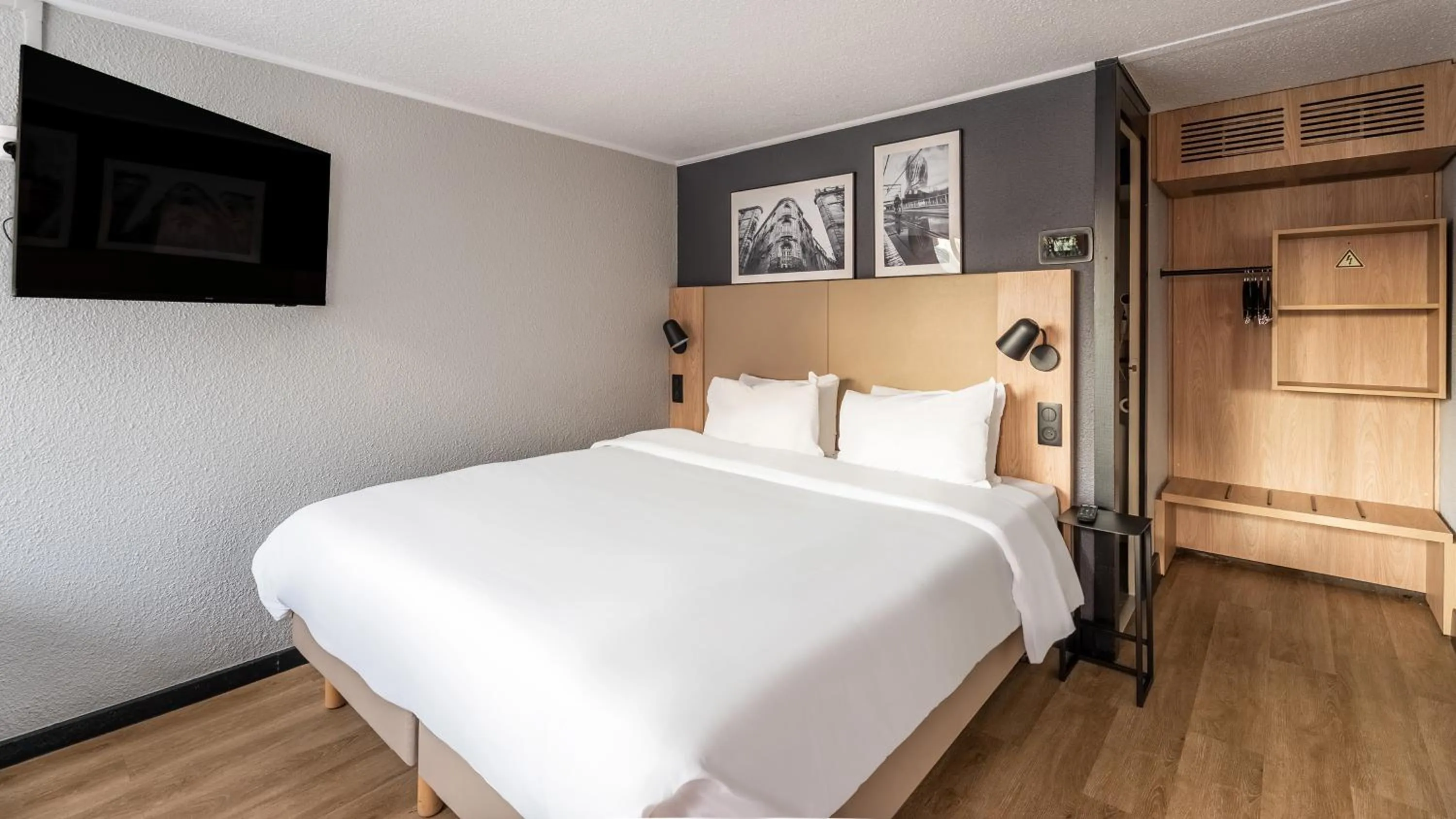 Bed in Campanile NATURE - Bordeaux Lac