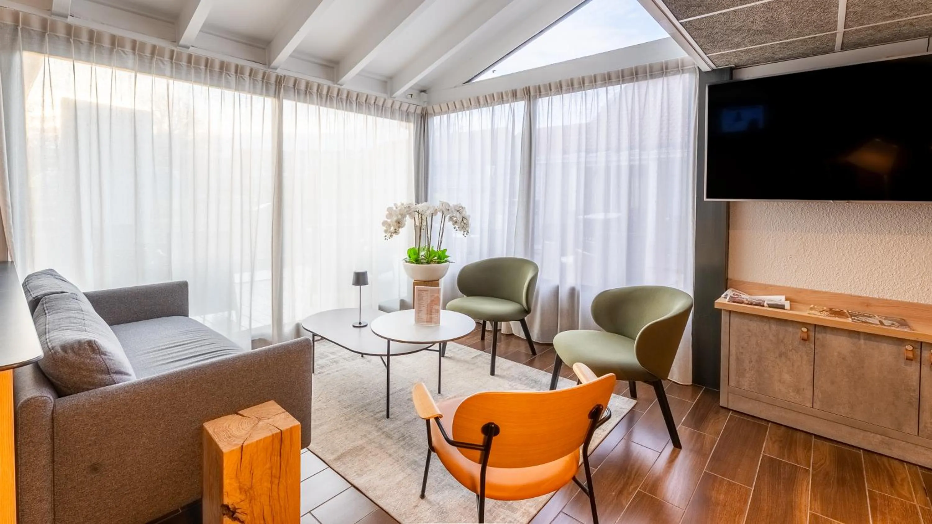 Living room in Campanile NATURE - Bordeaux Lac