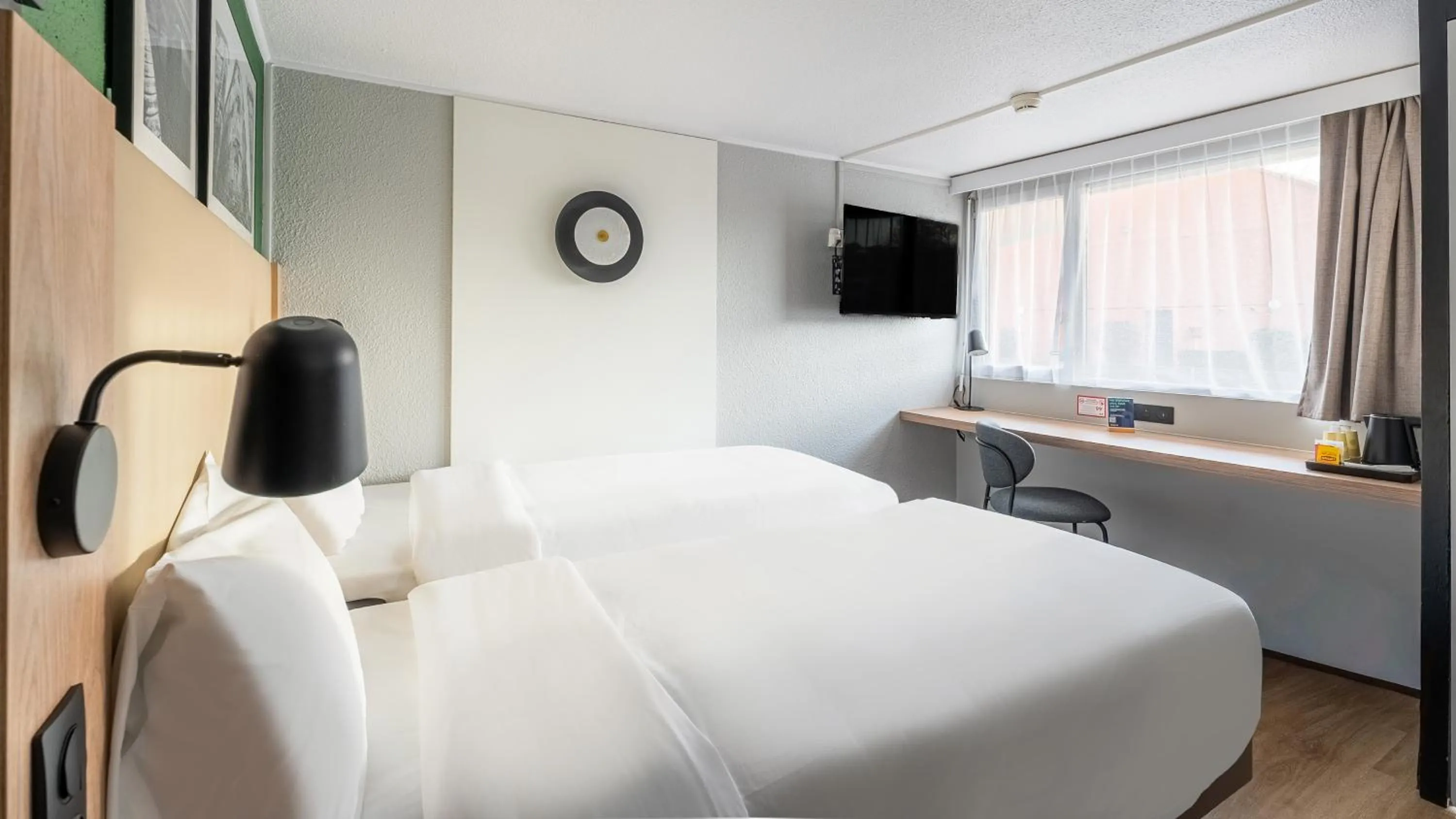 Bed in Campanile NATURE - Bordeaux Lac