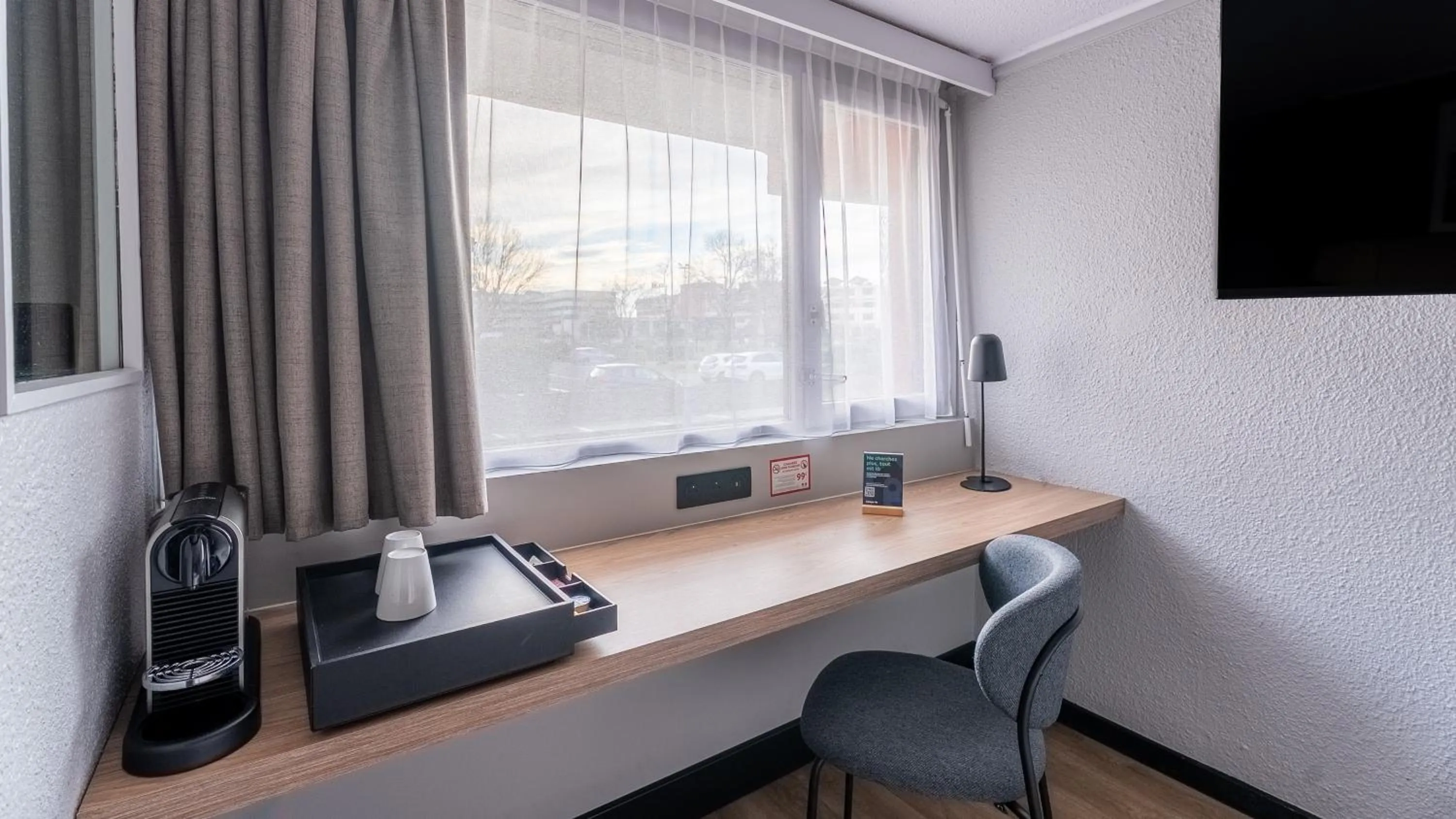 Coffee/tea facilities in Campanile NATURE - Bordeaux Lac