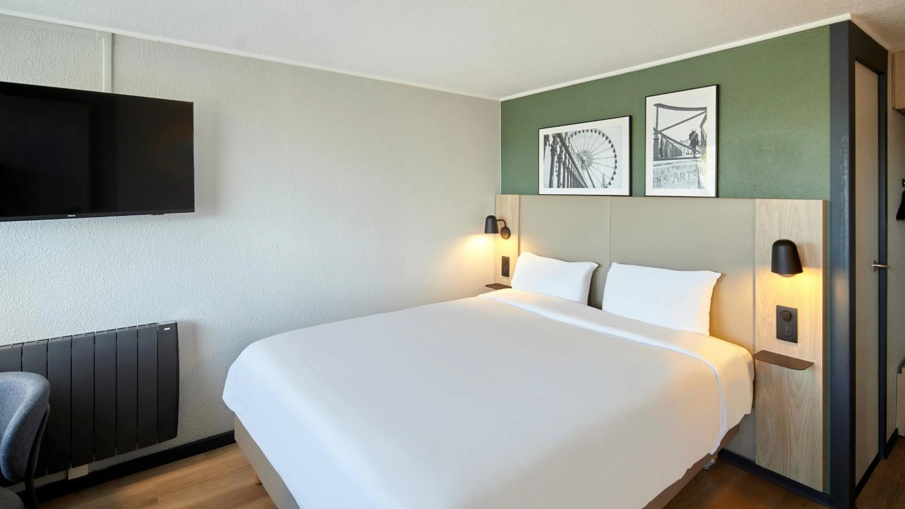 Bed in Campanile NATURE - Bordeaux Lac