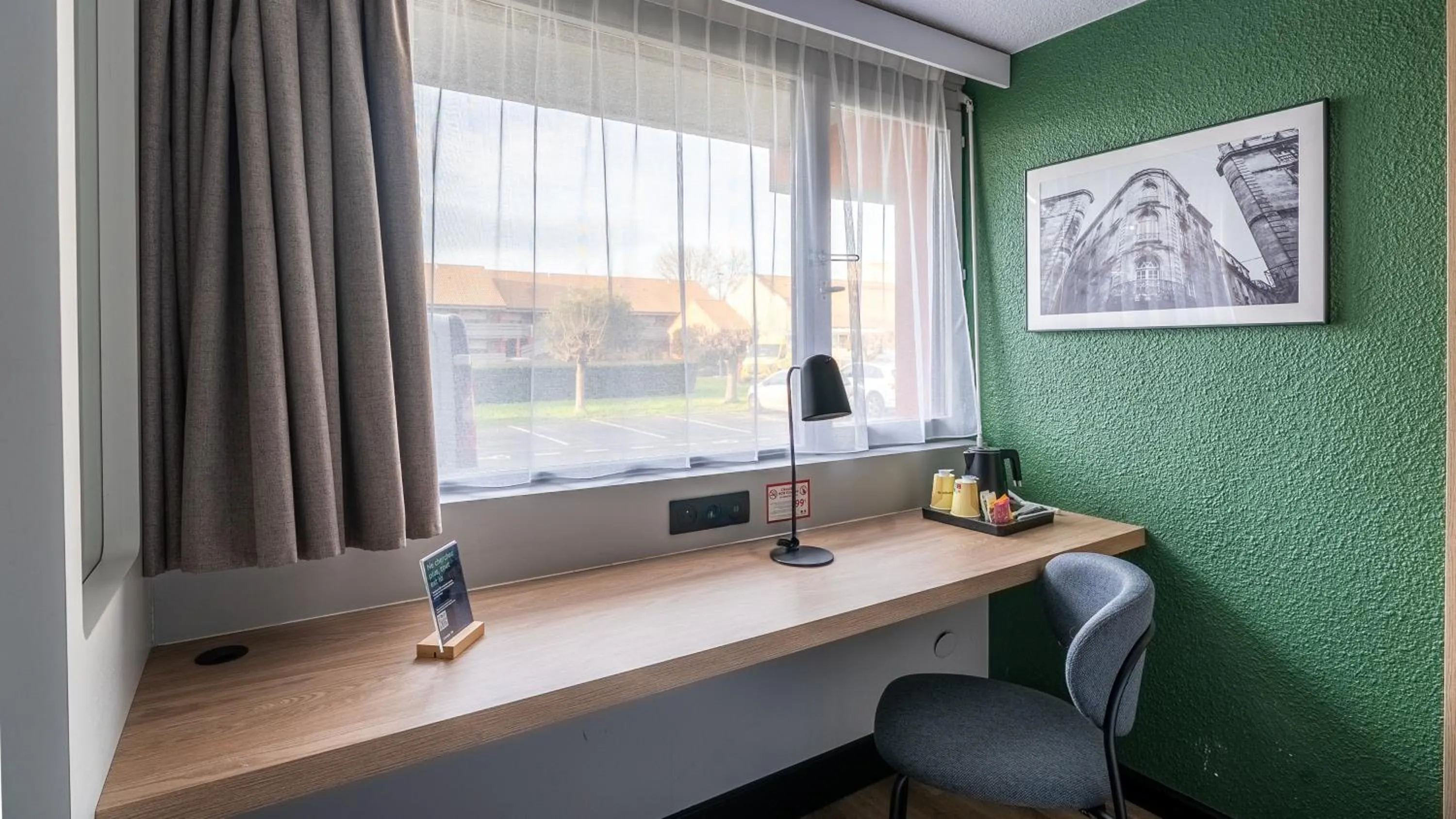 Coffee/tea facilities in Campanile NATURE - Bordeaux Lac