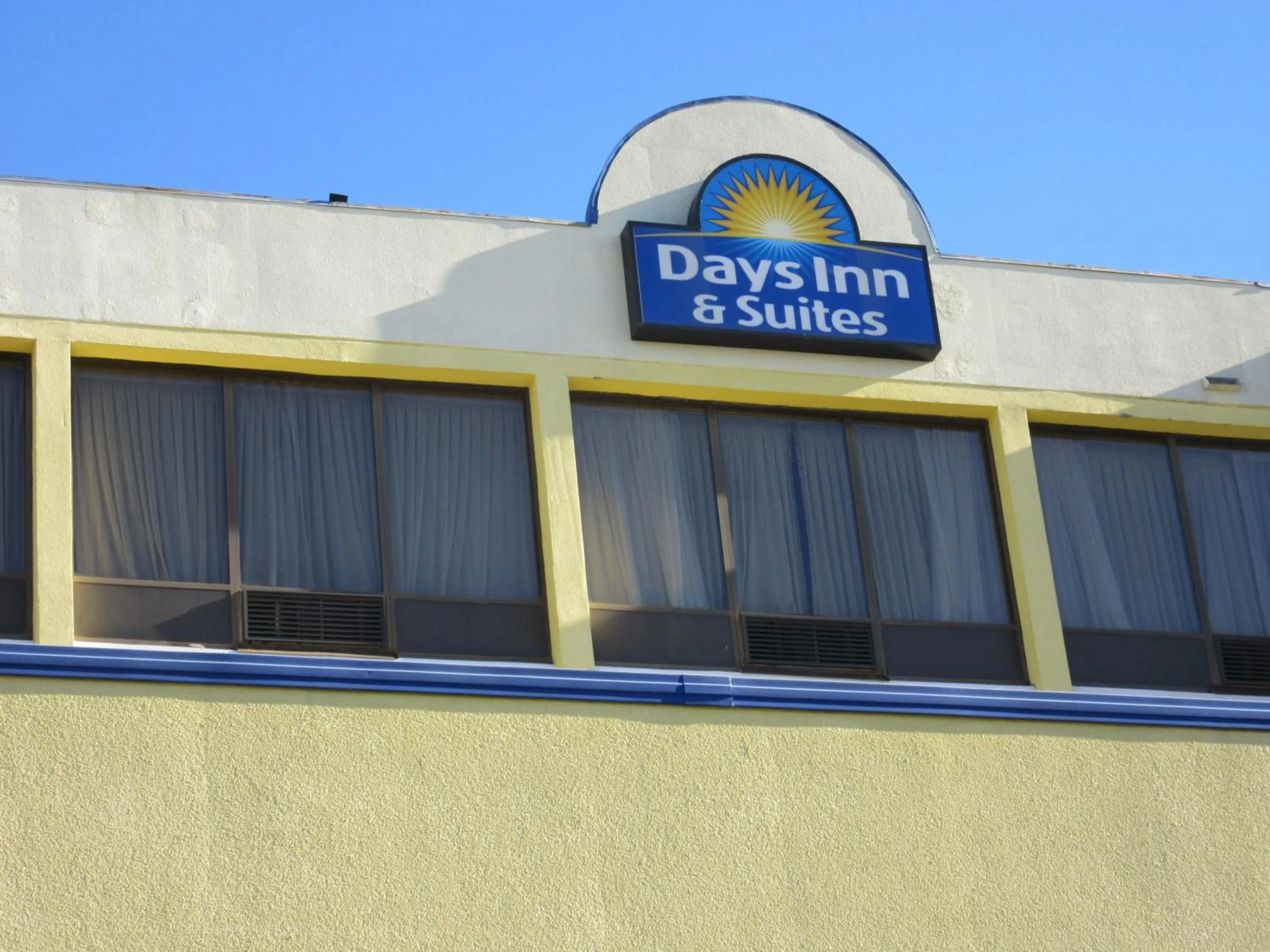 Day in Days Inn & Suites by Wyndham SE Columbia Ft Jackson