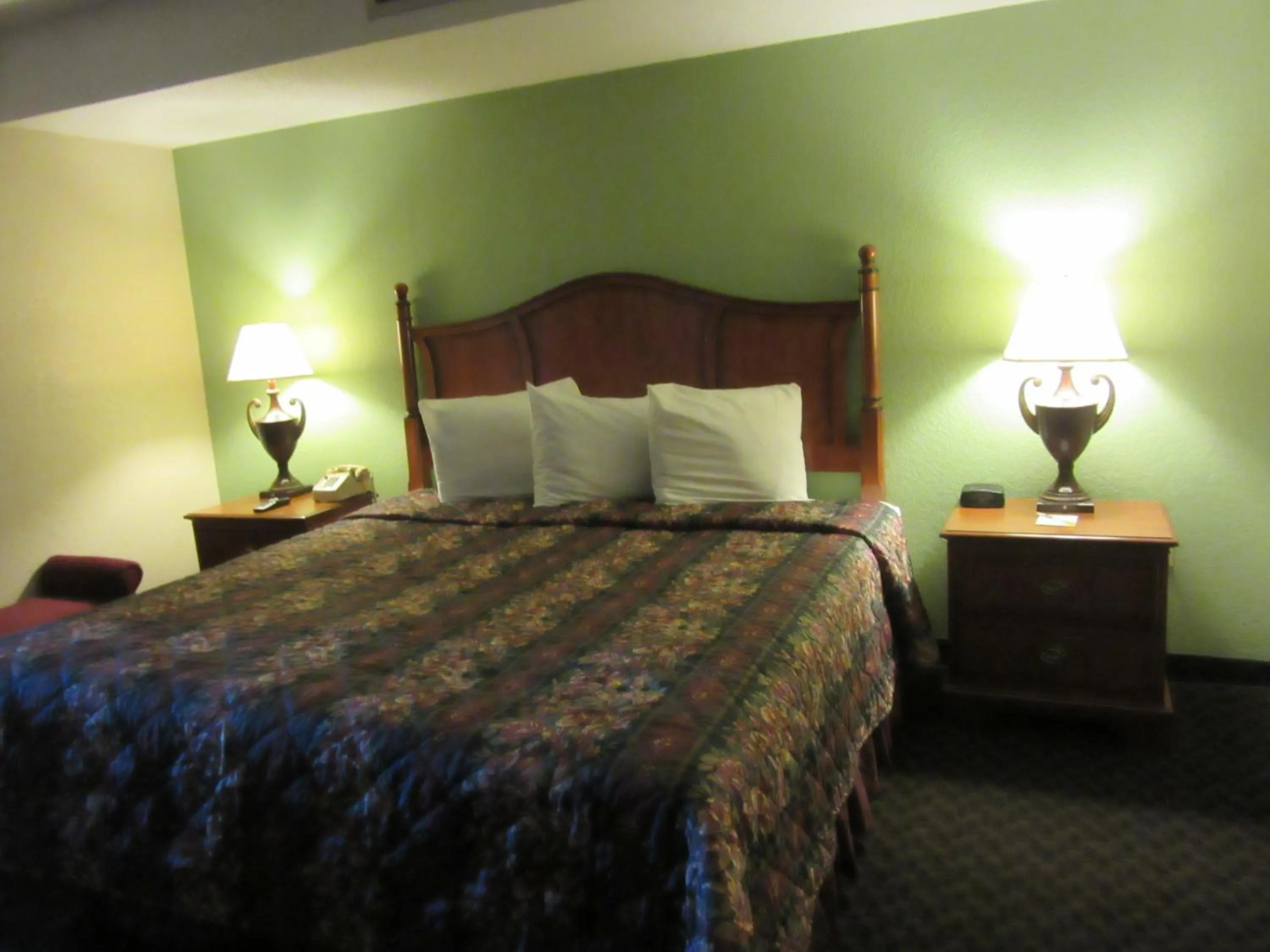 Bed in Days Inn & Suites by Wyndham SE Columbia Ft Jackson