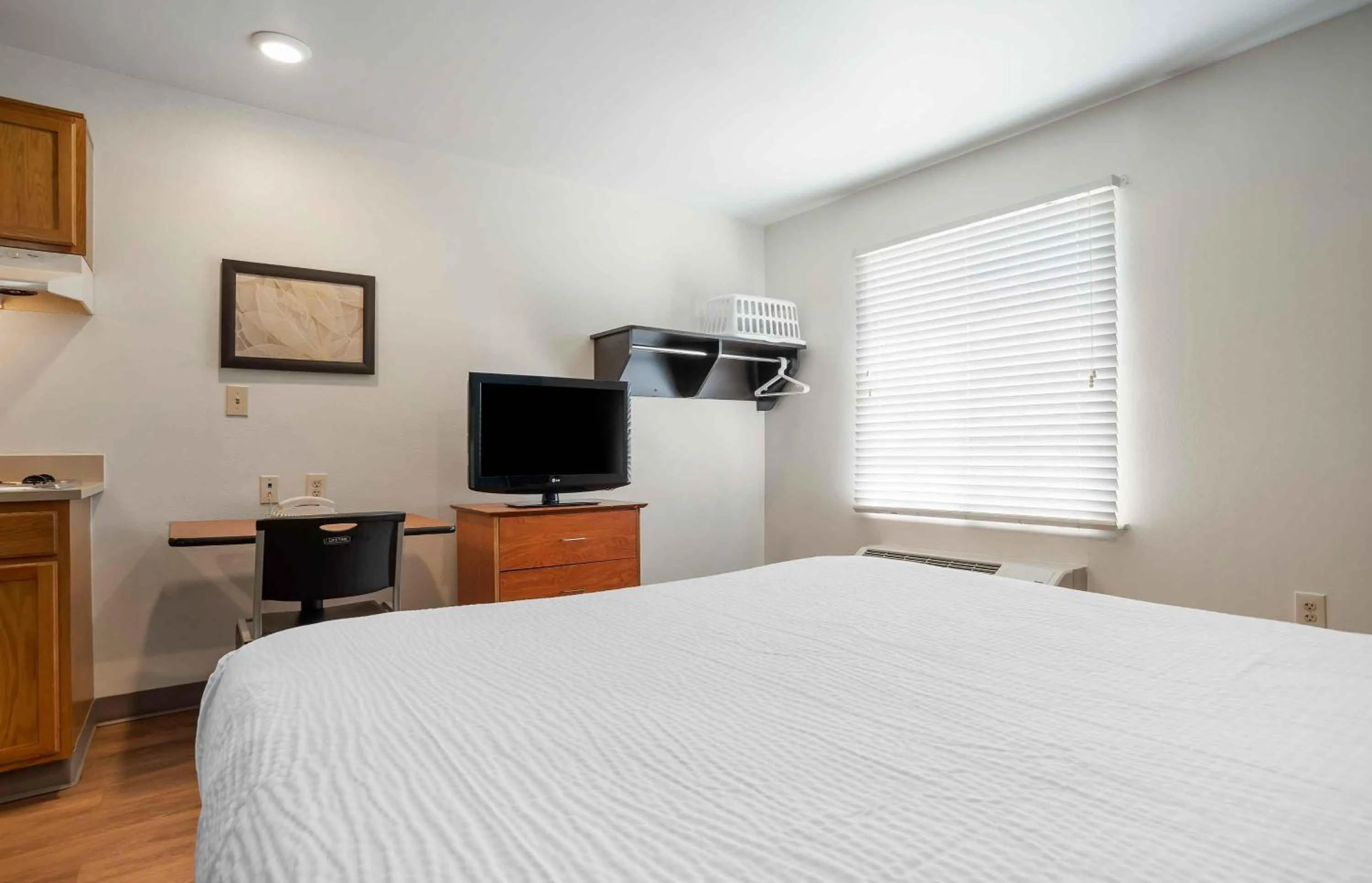 Bedroom, Bed in Extended Stay America Select Suites - Phoenix - Peoria - Sun City