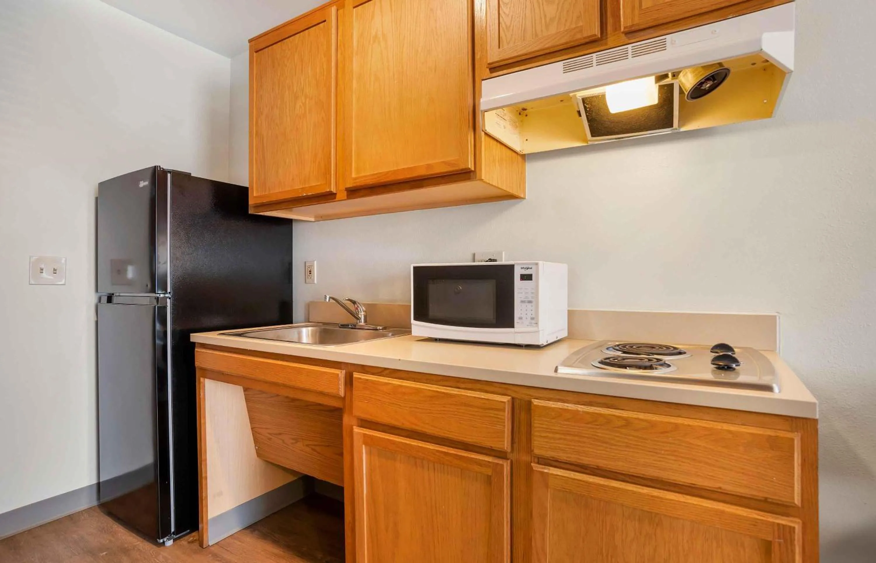Kitchen or kitchenette in Extended Stay America Select Suites - Phoenix - Peoria - Sun City