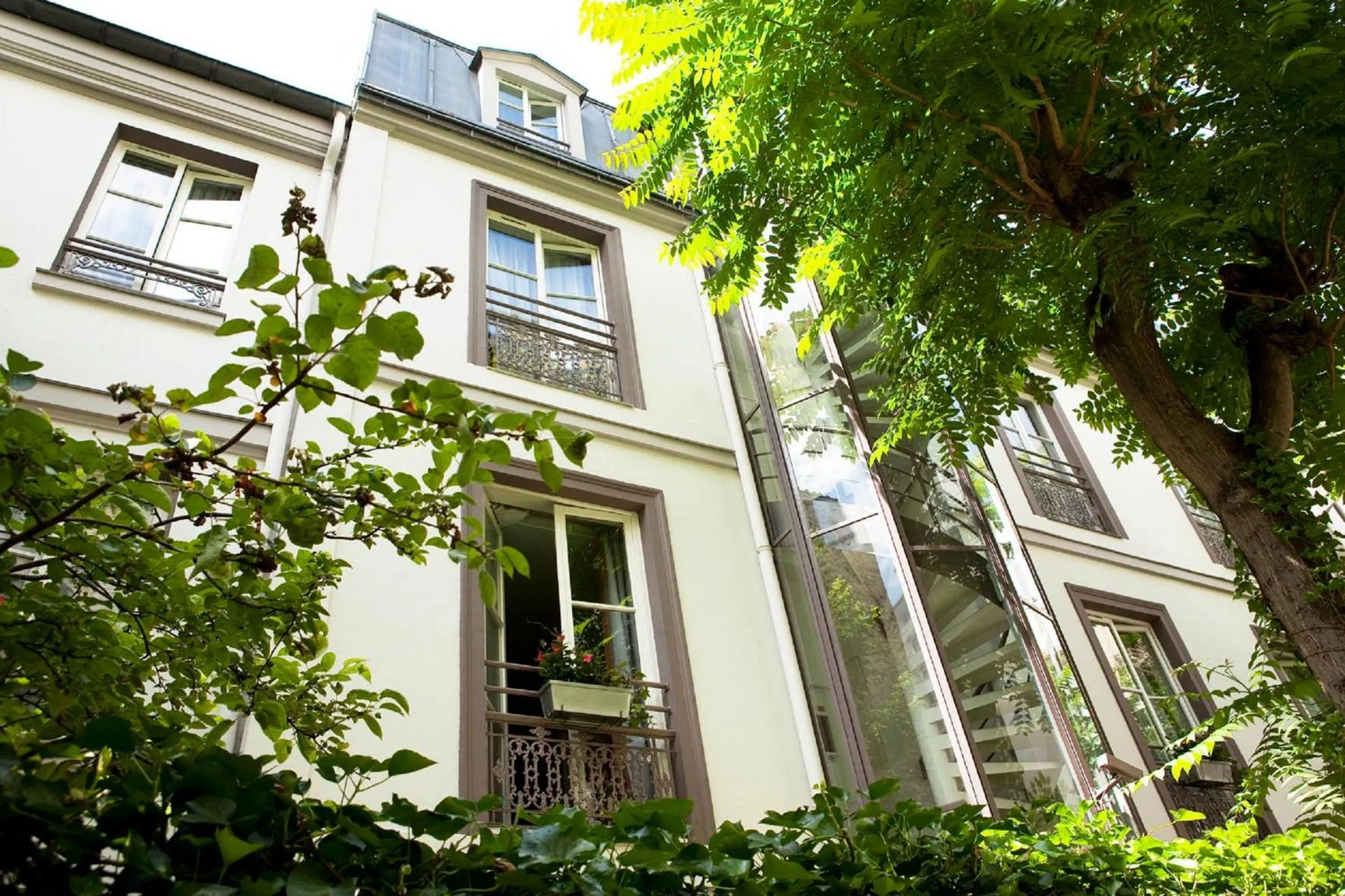 Facade/entrance in Le Hameau de Passy