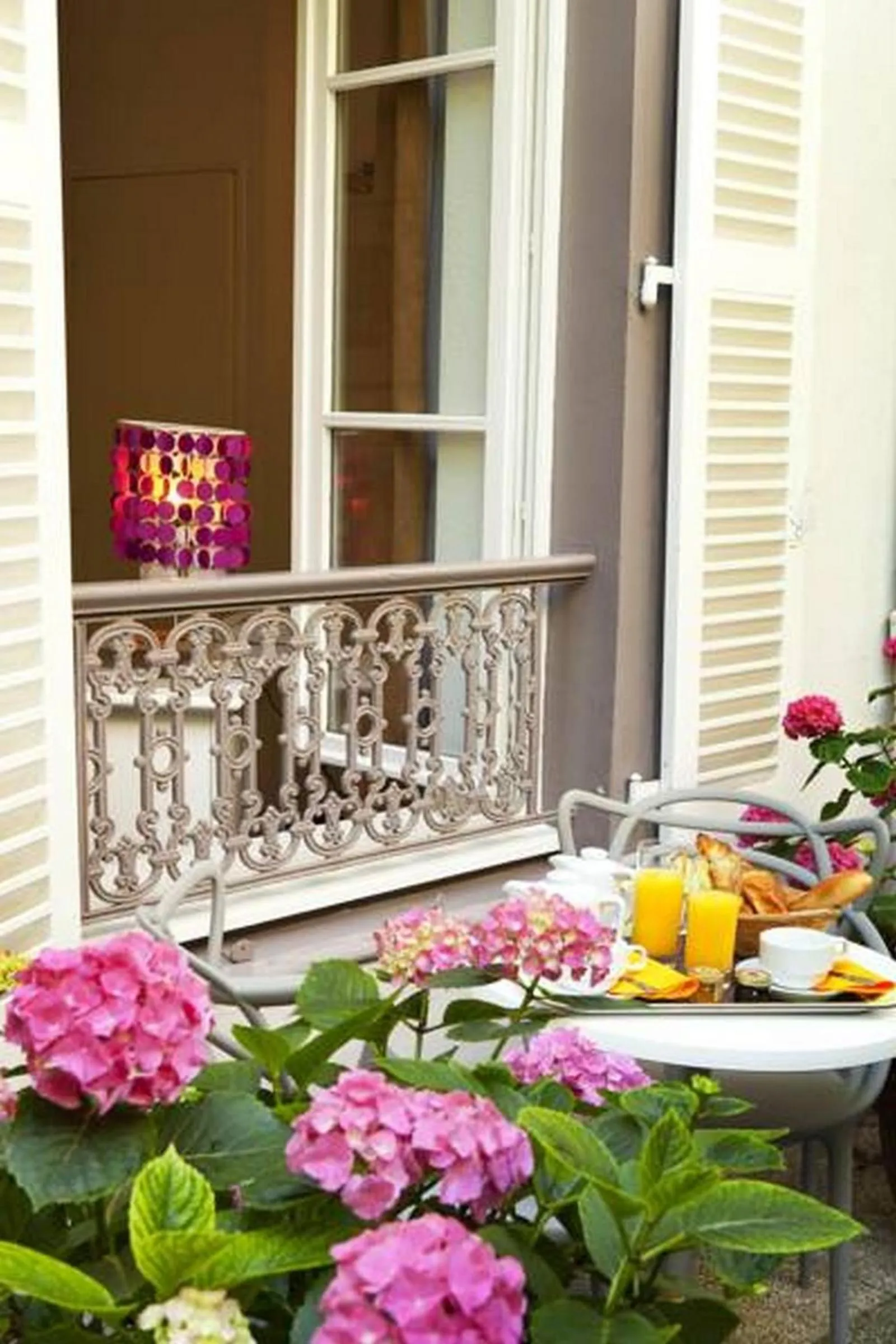 Facade/entrance in Le Hameau de Passy