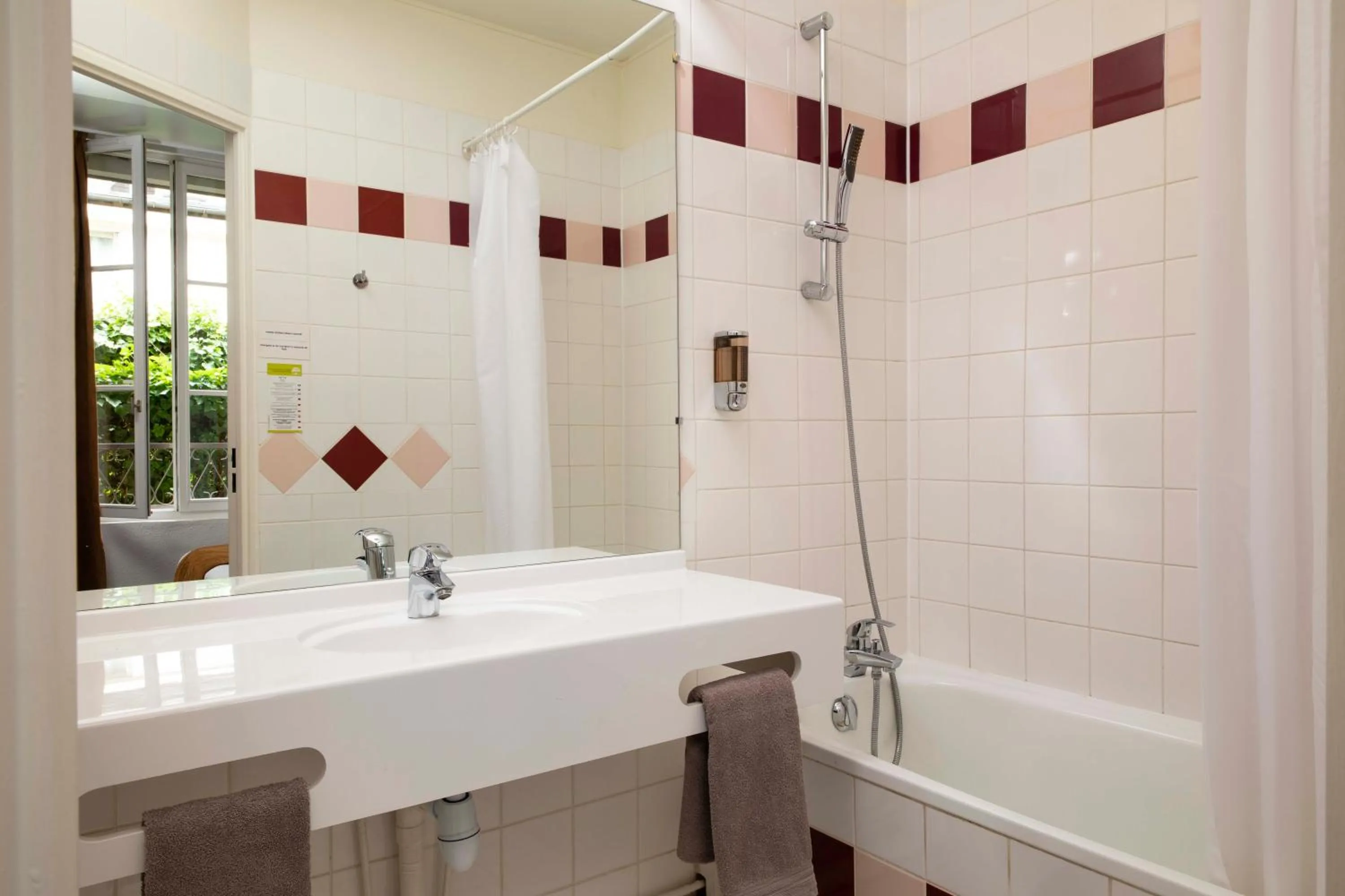 Bathroom in Le Hameau de Passy