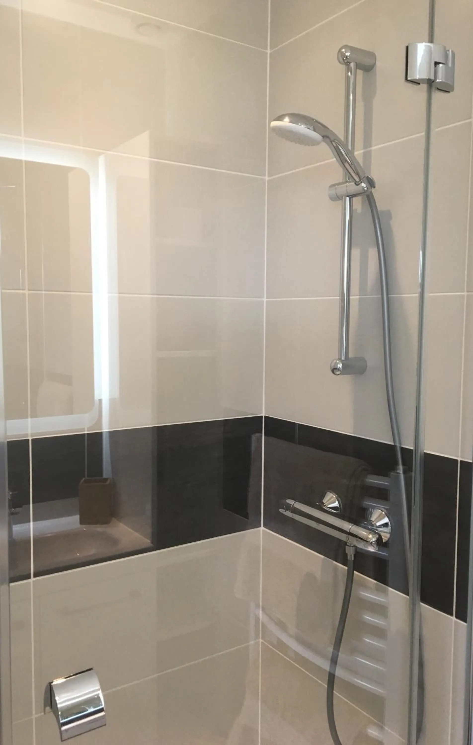 Shower in FalHappy House