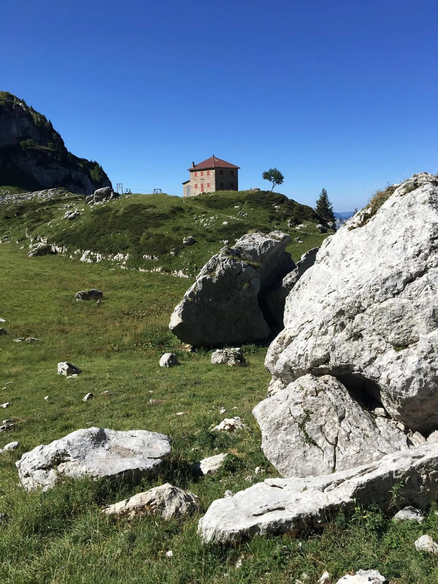 Natural landscape in FalHappy House