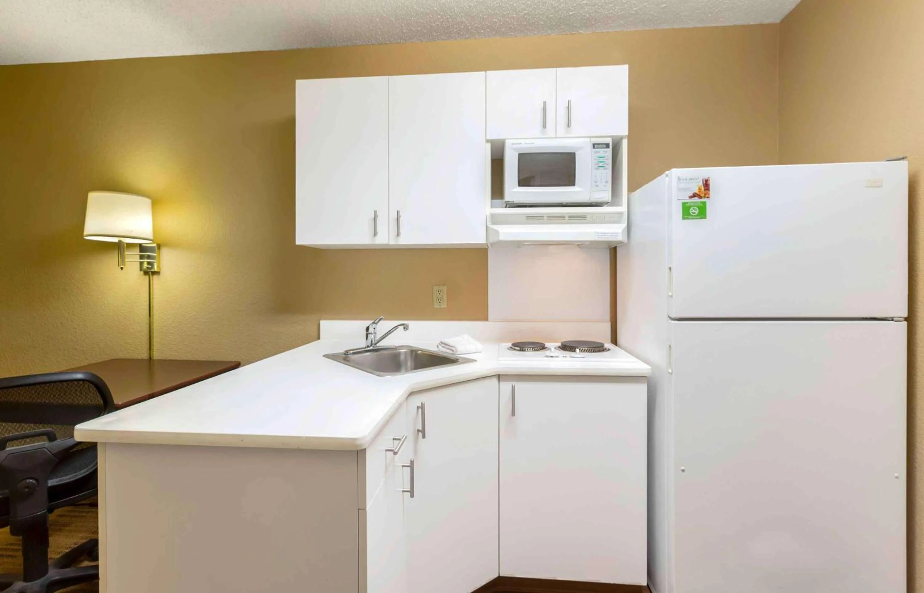Kitchen or kitchenette in Extended Stay America Select Suites - Salt Lake City - Sandy