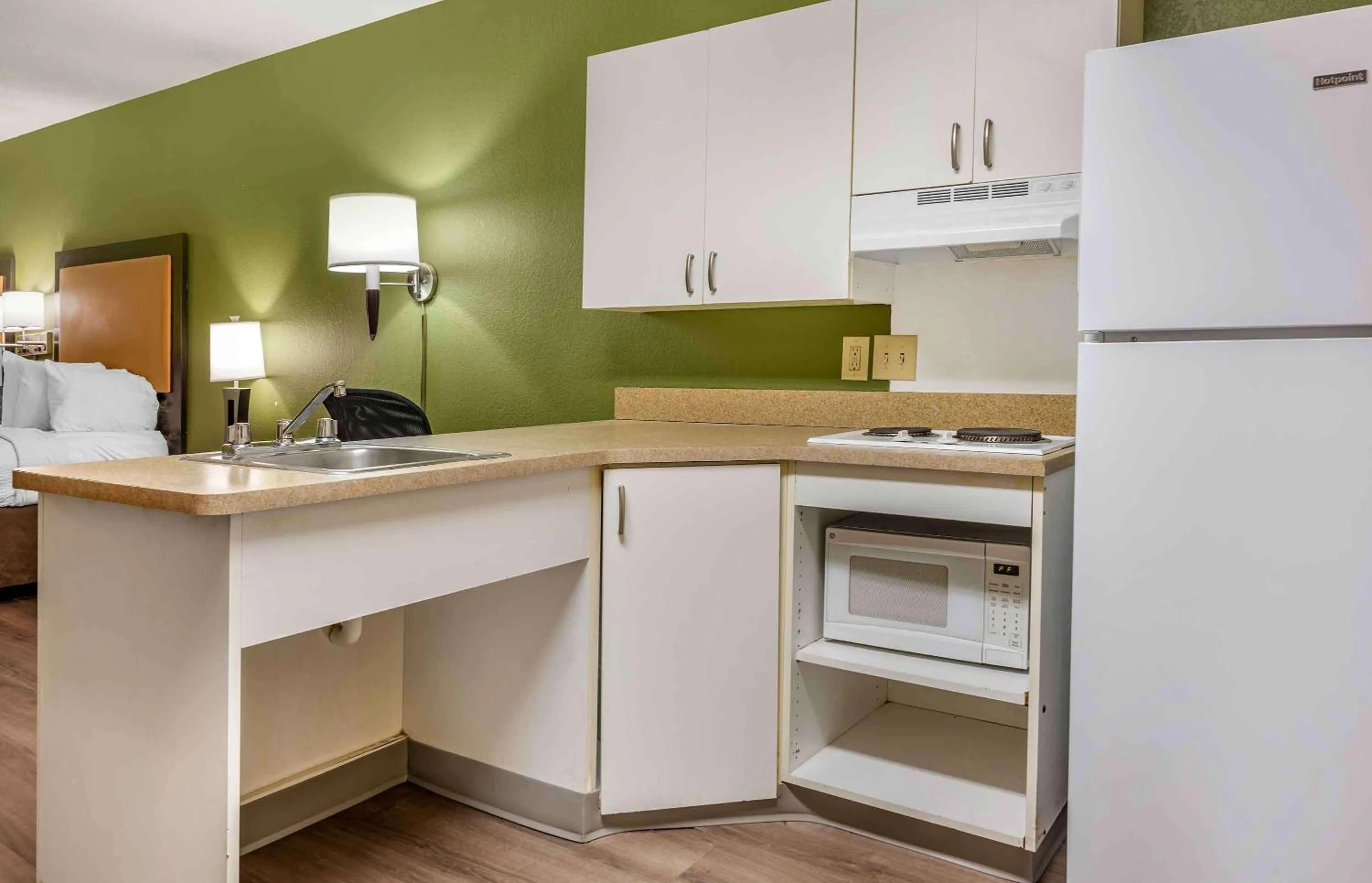 Kitchen or kitchenette in Extended Stay America Select Suites - Salt Lake City - Sandy