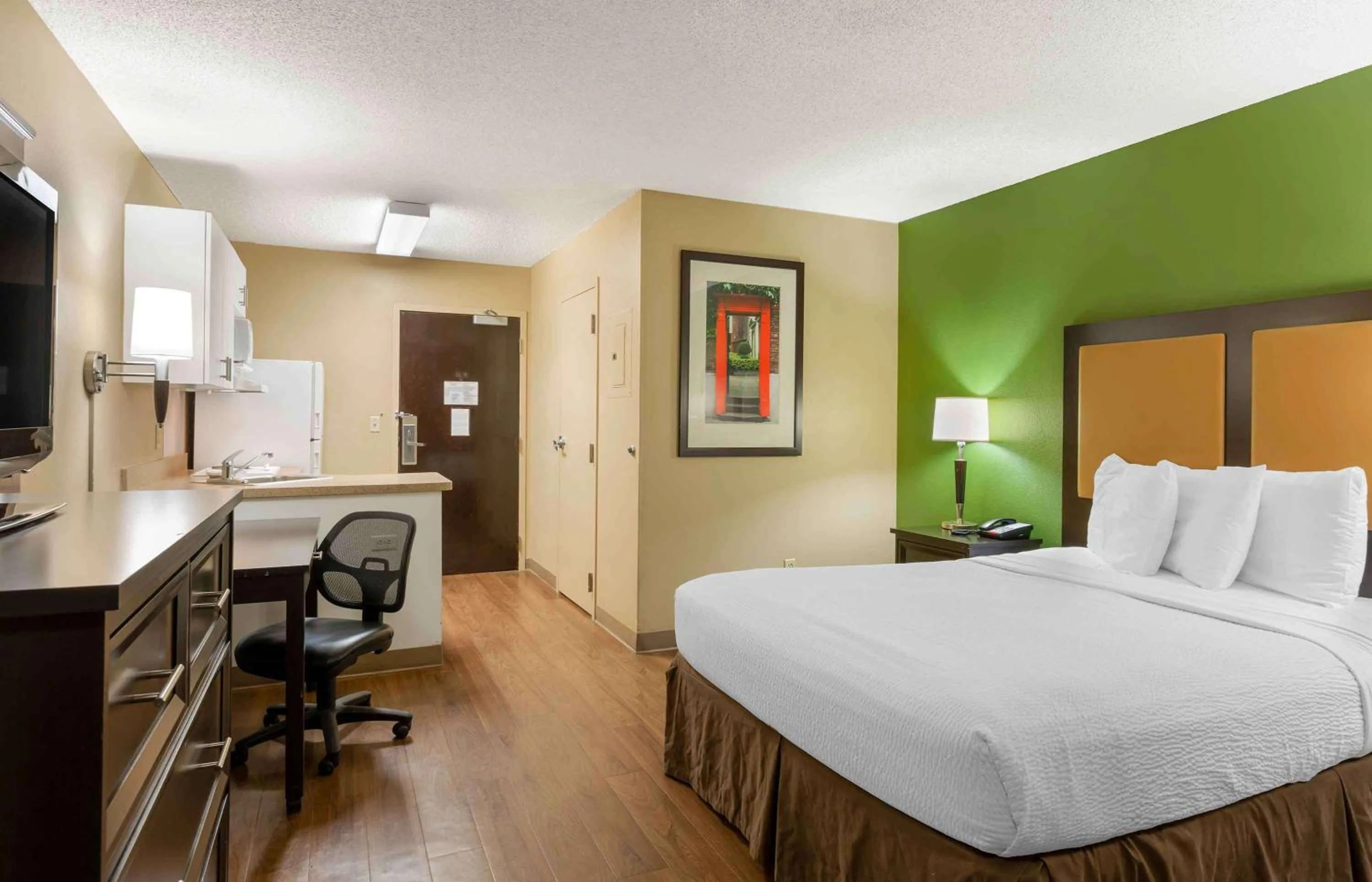 Bedroom, Bed in Extended Stay America Select Suites - Salt Lake City - Sandy