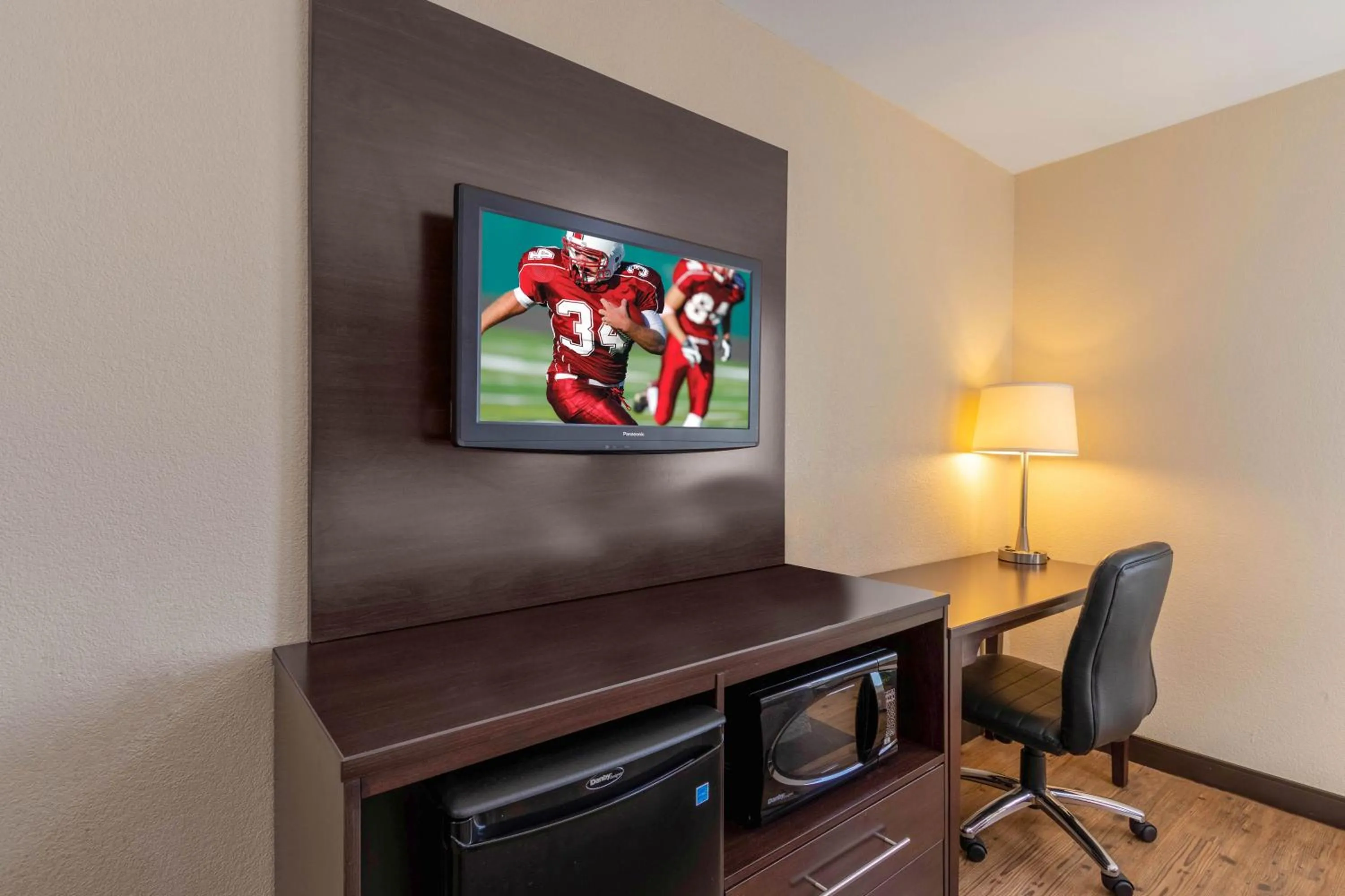 Photo of the whole room in Red Roof Inn PLUS+ El Paso East