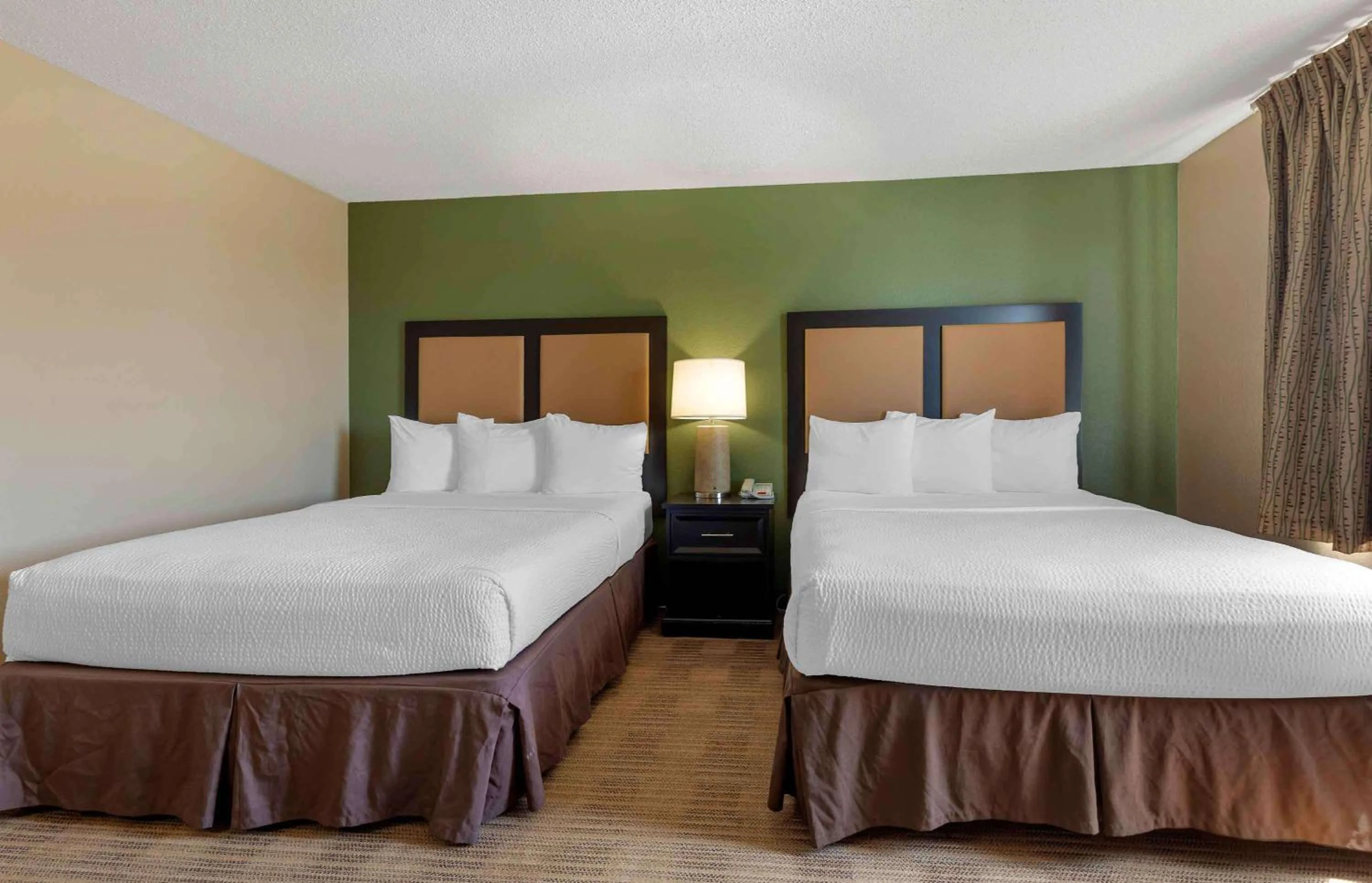 Bedroom, Bed in Extended Stay America Suites - Portland - Beaverton Hillsboro - Eider Ct