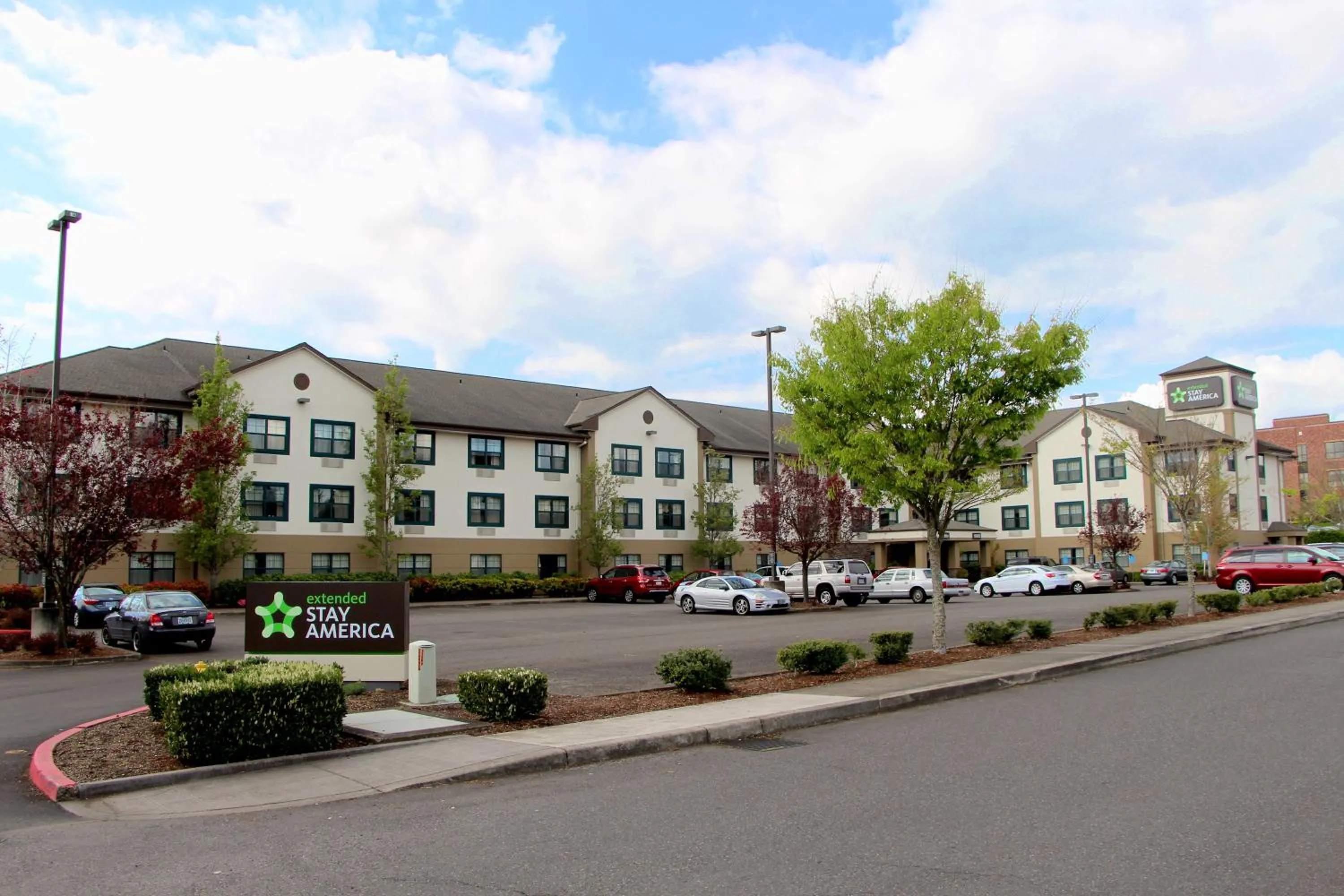 Property building in Extended Stay America Suites - Portland - Beaverton Hillsboro - Eider Ct