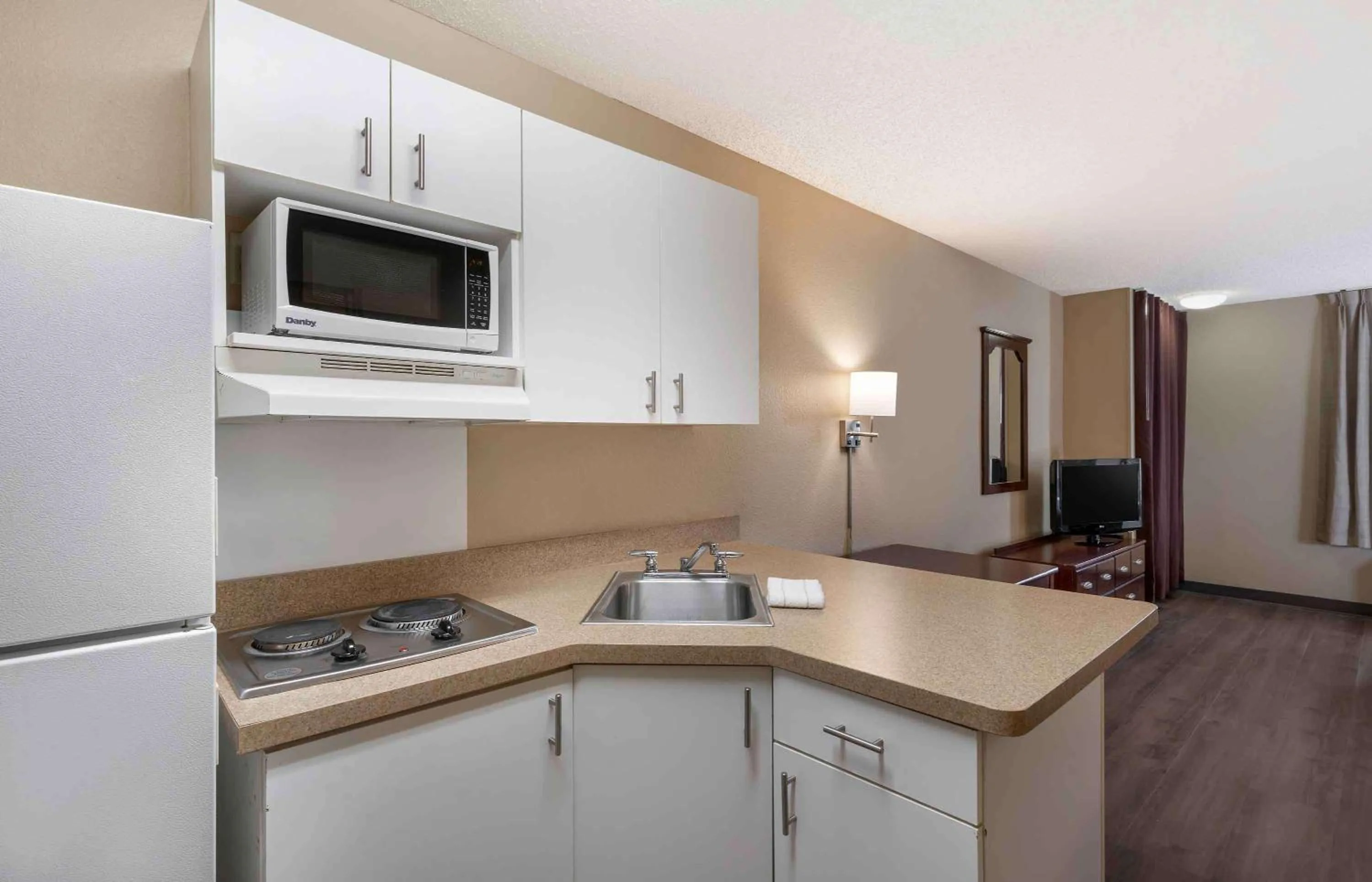Kitchen or kitchenette in Extended Stay America Suites - Portland - Beaverton Hillsboro - Eider Ct