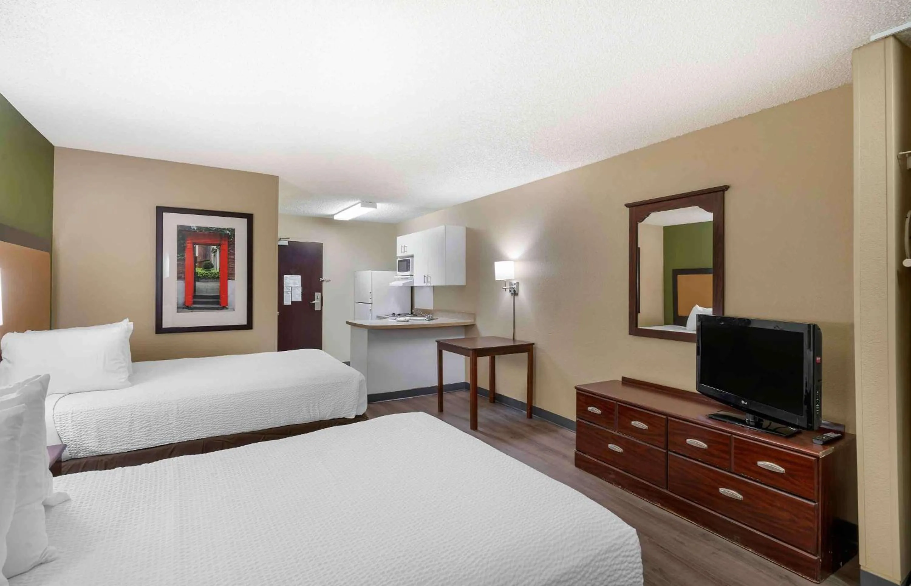 Bedroom, Bed in Extended Stay America Suites - Portland - Beaverton Hillsboro - Eider Ct