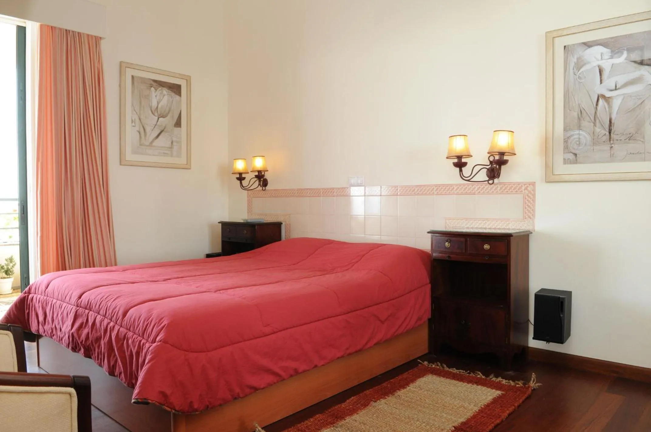 Bedroom, Bed in An uninterrupted 180 overlooking the Atlantic Ocean