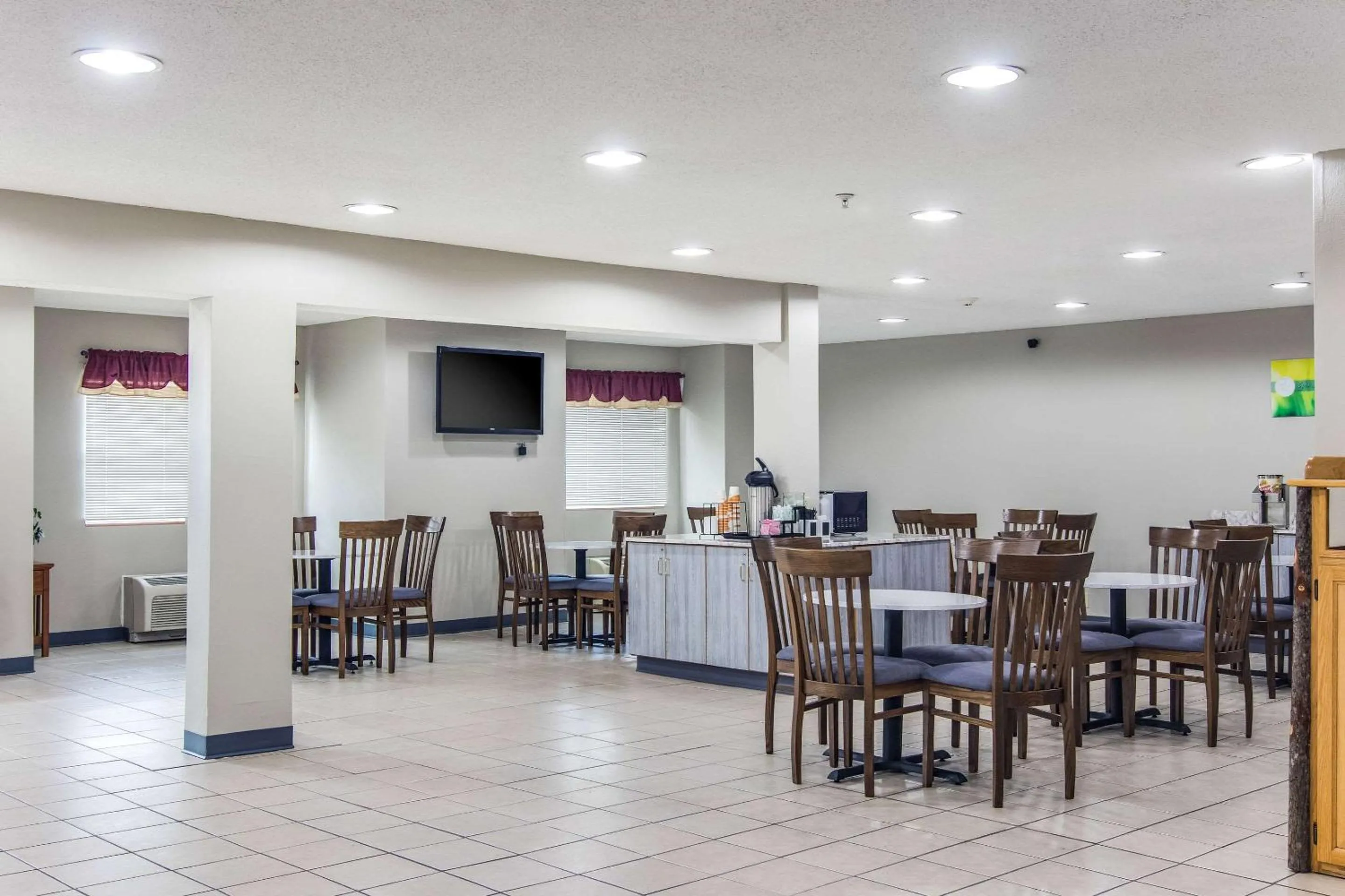 Lobby or reception in Quality Inn & Suites Grove City-Outlet Mall