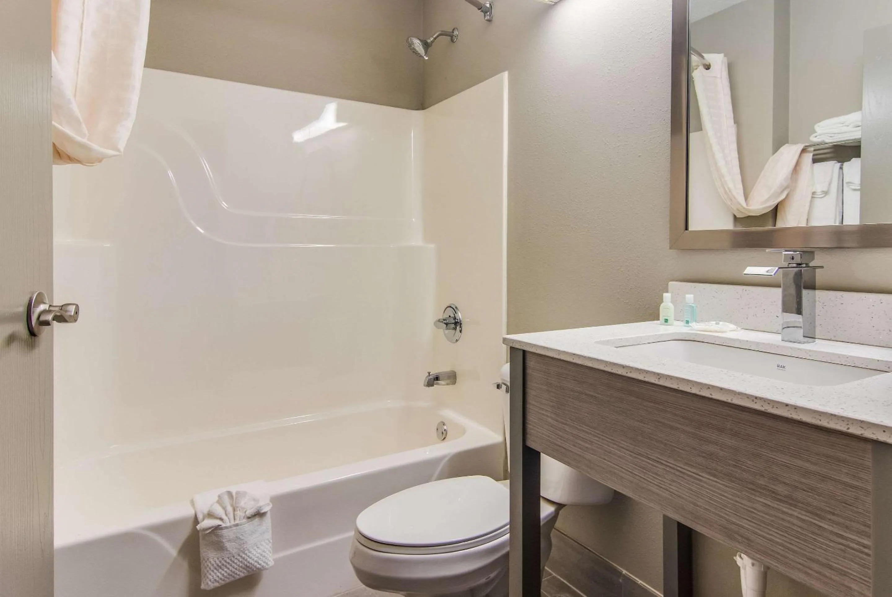 Bathroom in Quality Inn & Suites Grove City-Outlet Mall