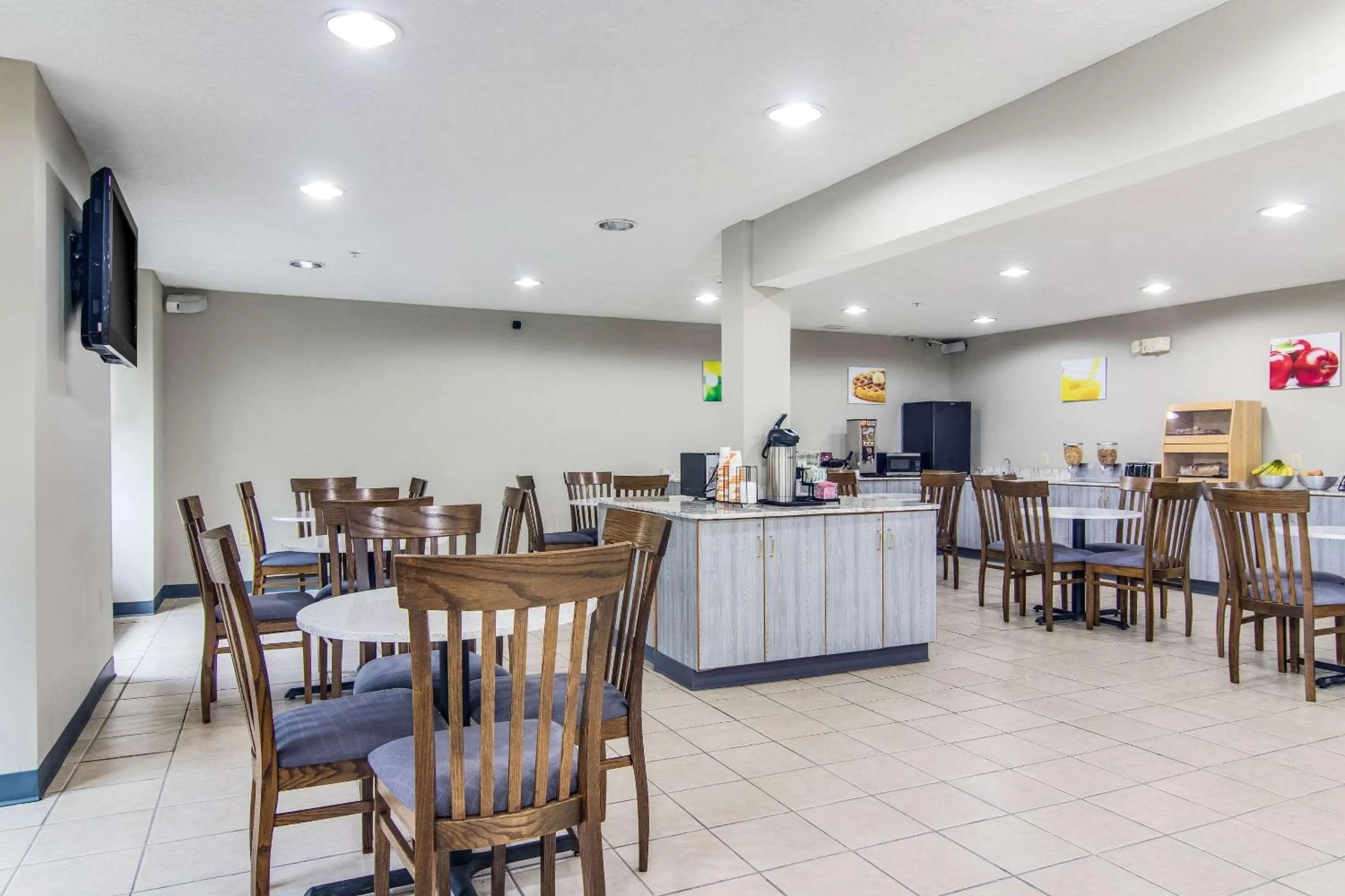 Restaurant/places to eat in Quality Inn & Suites Grove City-Outlet Mall