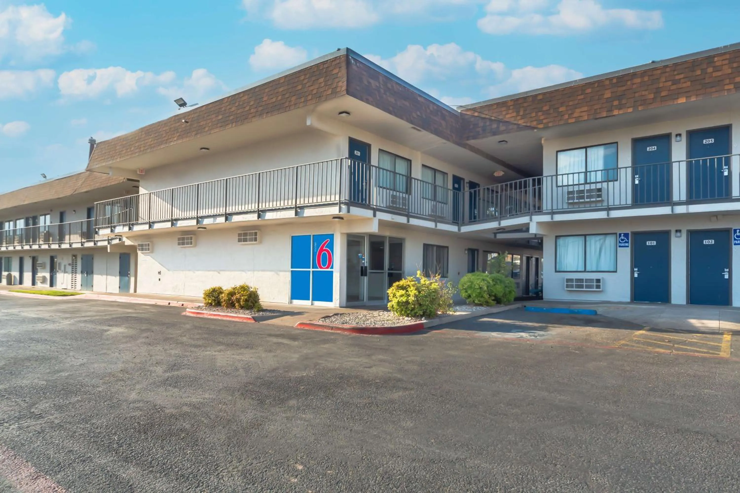Property building in Motel 6-Del Rio, TX